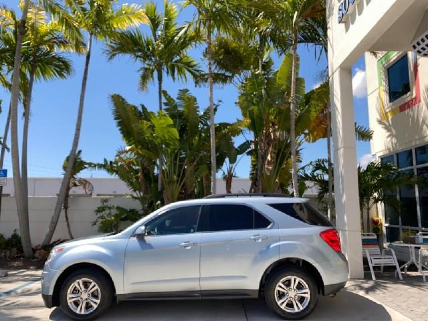 2014 Silver Topaz Metallic /Light Titanium/Jet Black Chevrolet Equinox SUV LT 1 OWNER LOW MILES 28,707 (2GNALCEK2E6) with an 2.4L DOHC 4-Cyl SIDI Spark Ignition DI Engine engine, Automatic transmission, located at 4701 North Dixie Hwy, Pompano Beach, FL, 33064, (954) 422-2889, 26.240938, -80.123474 - OUR WEBPAGE FLORIDACARS1.COM HAS OVER 100 PHOTOS AND FREE CARFAX LINK 2014 Chevrolet Equinox LT 1 OWNER 4 Door Wagon/Sport Utility 2.4L I4 F DOHC 16V Flex Fuel 32 MPG Front Wheel Drive Features ABS Brakes Air Conditioning Alloy Wheels AM/FM Stereo Automatic Transmission Auxiliary Audio Input Bluetoo- Photo#4