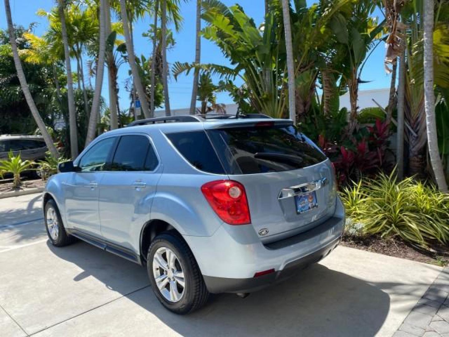 2014 Silver Topaz Metallic /Light Titanium/Jet Black Chevrolet Equinox SUV LT 1 OWNER LOW MILES 28,707 (2GNALCEK2E6) with an 2.4L DOHC 4-Cyl SIDI Spark Ignition DI Engine engine, Automatic transmission, located at 4701 North Dixie Hwy, Pompano Beach, FL, 33064, (954) 422-2889, 26.240938, -80.123474 - OUR WEBPAGE FLORIDACARS1.COM HAS OVER 100 PHOTOS AND FREE CARFAX LINK 2014 Chevrolet Equinox LT 1 OWNER 4 Door Wagon/Sport Utility 2.4L I4 F DOHC 16V Flex Fuel 32 MPG Front Wheel Drive Features ABS Brakes Air Conditioning Alloy Wheels AM/FM Stereo Automatic Transmission Auxiliary Audio Input Bluetoo- Photo#5