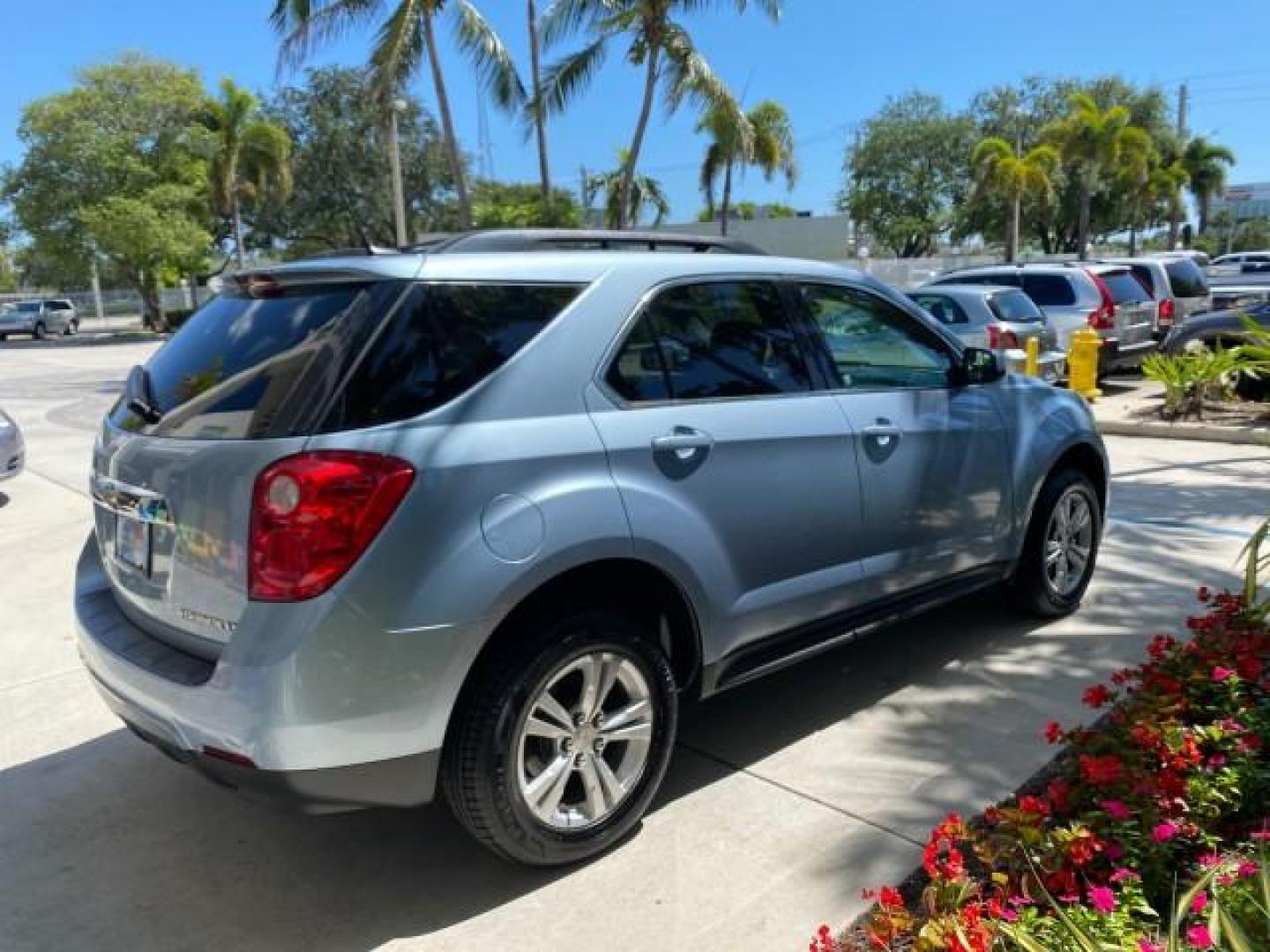 2014 Silver Topaz Metallic /Light Titanium/Jet Black Chevrolet Equinox SUV LT 1 OWNER LOW MILES 28,707 (2GNALCEK2E6) with an 2.4L DOHC 4-Cyl SIDI Spark Ignition DI Engine engine, Automatic transmission, located at 4701 North Dixie Hwy, Pompano Beach, FL, 33064, (954) 422-2889, 26.240938, -80.123474 - OUR WEBPAGE FLORIDACARS1.COM HAS OVER 100 PHOTOS AND FREE CARFAX LINK 2014 Chevrolet Equinox LT 1 OWNER 4 Door Wagon/Sport Utility 2.4L I4 F DOHC 16V Flex Fuel 32 MPG Front Wheel Drive Features ABS Brakes Air Conditioning Alloy Wheels AM/FM Stereo Automatic Transmission Auxiliary Audio Input Bluetoo- Photo#7