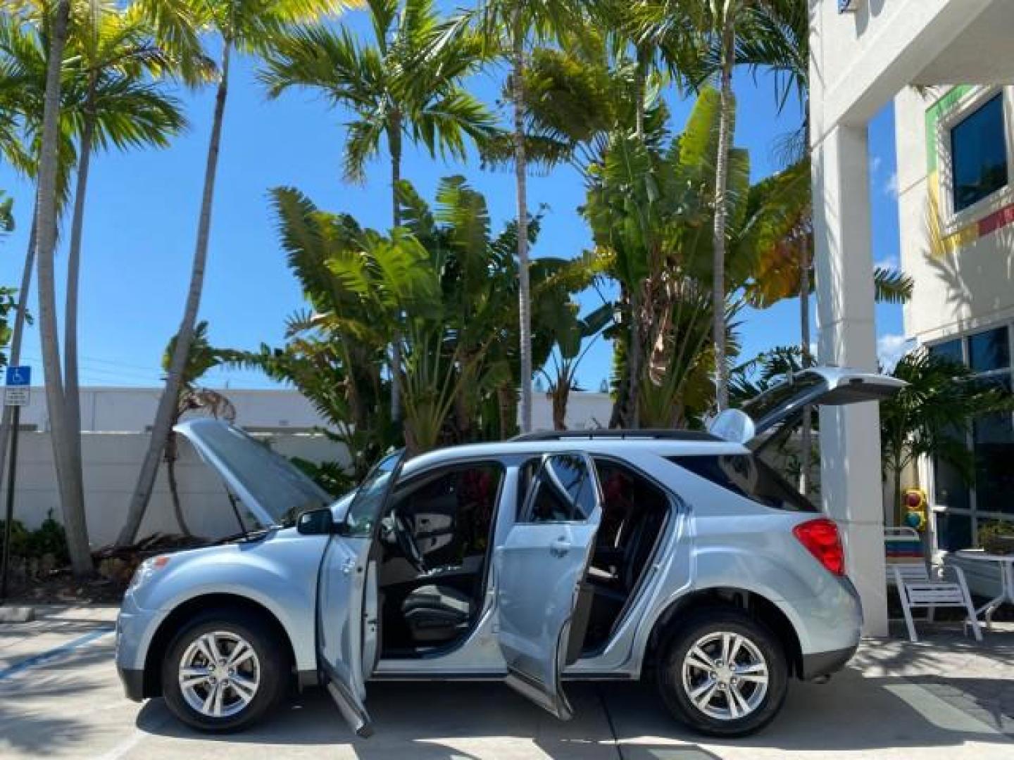 2014 Silver Topaz Metallic /Light Titanium/Jet Black Chevrolet Equinox SUV LT 1 OWNER LOW MILES 28,707 (2GNALCEK2E6) with an 2.4L DOHC 4-Cyl SIDI Spark Ignition DI Engine engine, Automatic transmission, located at 4701 North Dixie Hwy, Pompano Beach, FL, 33064, (954) 422-2889, 26.240938, -80.123474 - OUR WEBPAGE FLORIDACARS1.COM HAS OVER 100 PHOTOS AND FREE CARFAX LINK 2014 Chevrolet Equinox LT 1 OWNER 4 Door Wagon/Sport Utility 2.4L I4 F DOHC 16V Flex Fuel 32 MPG Front Wheel Drive Features ABS Brakes Air Conditioning Alloy Wheels AM/FM Stereo Automatic Transmission Auxiliary Audio Input Bluetoo- Photo#8