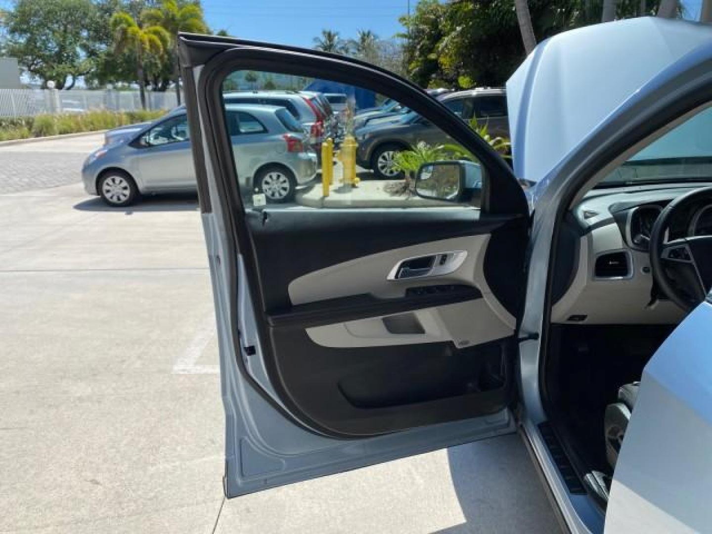 2014 Silver Topaz Metallic /Light Titanium/Jet Black Chevrolet Equinox SUV LT 1 OWNER LOW MILES 28,707 (2GNALCEK2E6) with an 2.4L DOHC 4-Cyl SIDI Spark Ignition DI Engine engine, Automatic transmission, located at 4701 North Dixie Hwy, Pompano Beach, FL, 33064, (954) 422-2889, 26.240938, -80.123474 - OUR WEBPAGE FLORIDACARS1.COM HAS OVER 100 PHOTOS AND FREE CARFAX LINK 2014 Chevrolet Equinox LT 1 OWNER 4 Door Wagon/Sport Utility 2.4L I4 F DOHC 16V Flex Fuel 32 MPG Front Wheel Drive Features ABS Brakes Air Conditioning Alloy Wheels AM/FM Stereo Automatic Transmission Auxiliary Audio Input Bluetoo- Photo#9