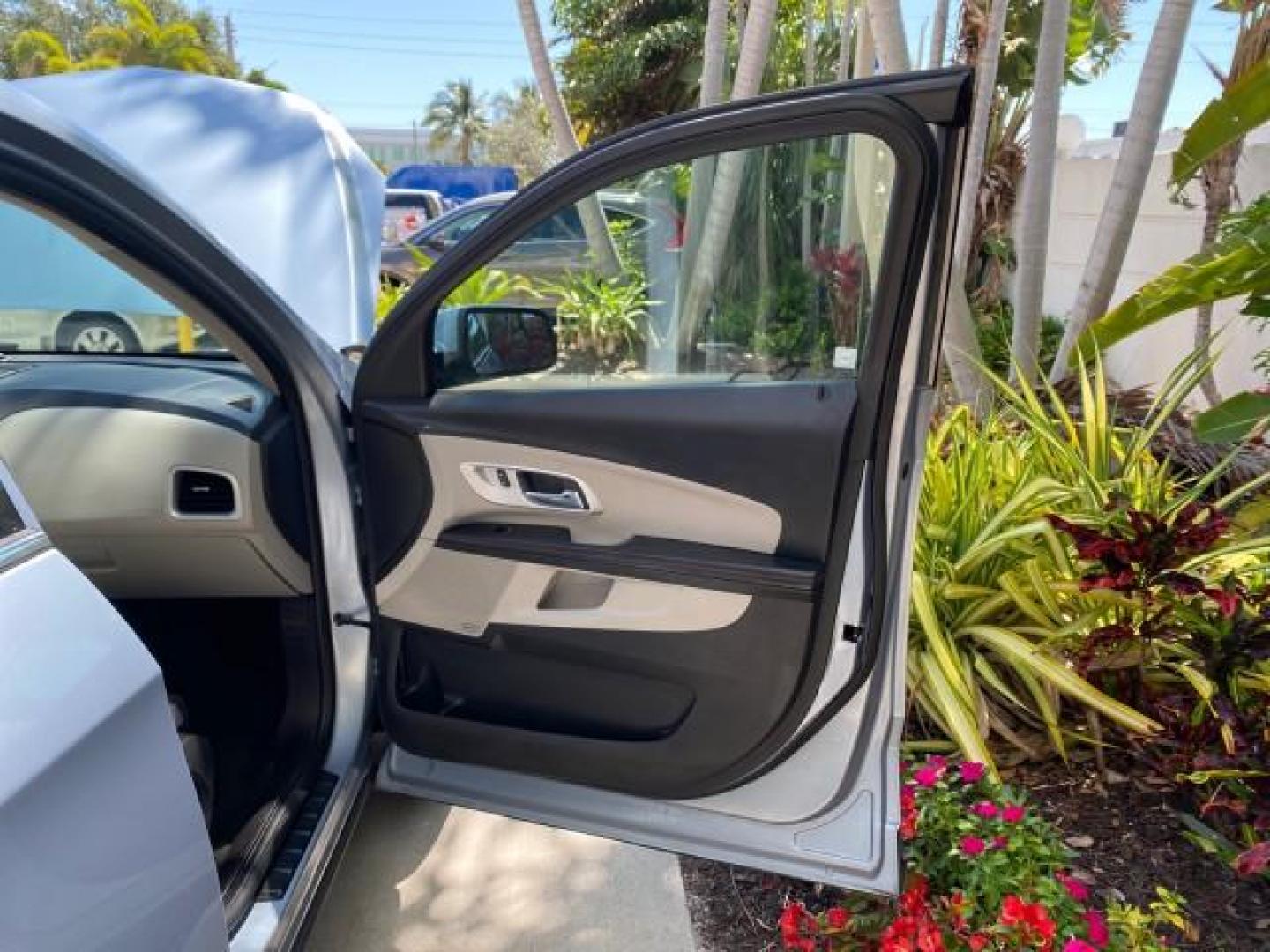 2014 Silver Topaz Metallic /Light Titanium/Jet Black Chevrolet Equinox SUV LT 1 OWNER LOW MILES 28,707 (2GNALCEK2E6) with an 2.4L DOHC 4-Cyl SIDI Spark Ignition DI Engine engine, Automatic transmission, located at 4701 North Dixie Hwy, Pompano Beach, FL, 33064, (954) 422-2889, 26.240938, -80.123474 - OUR WEBPAGE FLORIDACARS1.COM HAS OVER 100 PHOTOS AND FREE CARFAX LINK 2014 Chevrolet Equinox LT 1 OWNER 4 Door Wagon/Sport Utility 2.4L I4 F DOHC 16V Flex Fuel 32 MPG Front Wheel Drive Features ABS Brakes Air Conditioning Alloy Wheels AM/FM Stereo Automatic Transmission Auxiliary Audio Input Bluetoo- Photo#11