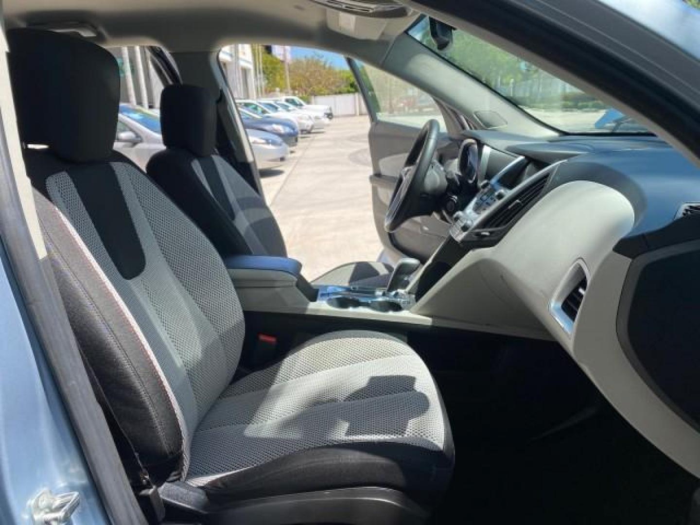2014 Silver Topaz Metallic /Light Titanium/Jet Black Chevrolet Equinox SUV LT 1 OWNER LOW MILES 28,707 (2GNALCEK2E6) with an 2.4L DOHC 4-Cyl SIDI Spark Ignition DI Engine engine, Automatic transmission, located at 4701 North Dixie Hwy, Pompano Beach, FL, 33064, (954) 422-2889, 26.240938, -80.123474 - OUR WEBPAGE FLORIDACARS1.COM HAS OVER 100 PHOTOS AND FREE CARFAX LINK 2014 Chevrolet Equinox LT 1 OWNER 4 Door Wagon/Sport Utility 2.4L I4 F DOHC 16V Flex Fuel 32 MPG Front Wheel Drive Features ABS Brakes Air Conditioning Alloy Wheels AM/FM Stereo Automatic Transmission Auxiliary Audio Input Bluetoo- Photo#12