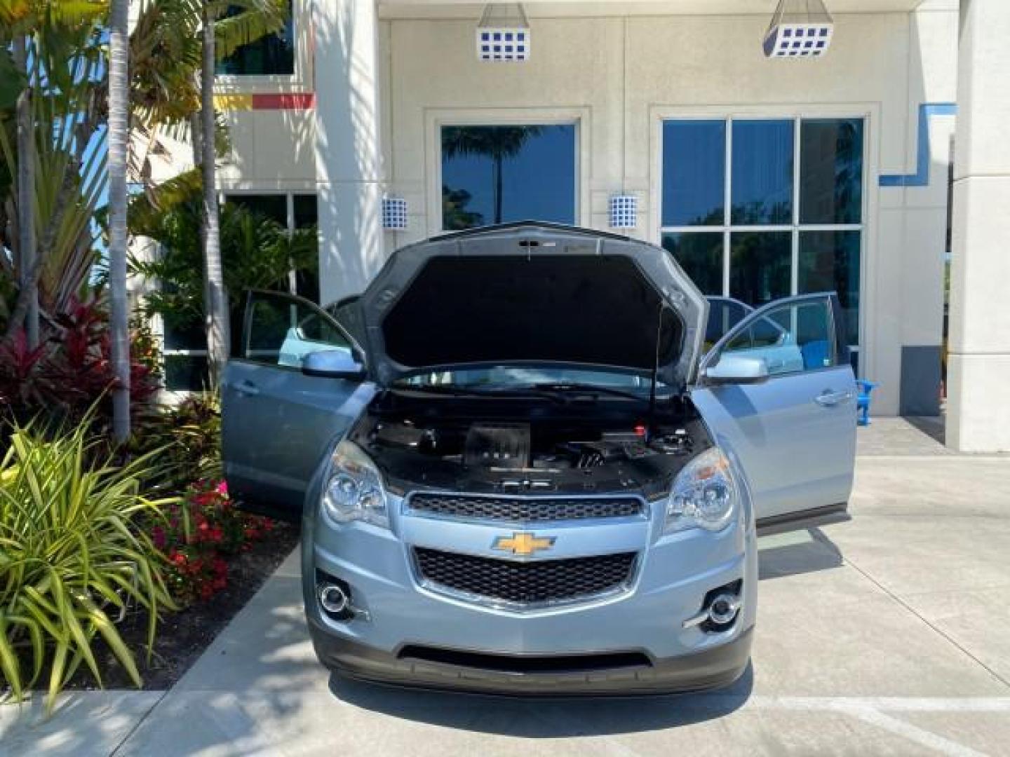 2014 Silver Topaz Metallic /Light Titanium/Jet Black Chevrolet Equinox SUV LT 1 OWNER LOW MILES 28,707 (2GNALCEK2E6) with an 2.4L DOHC 4-Cyl SIDI Spark Ignition DI Engine engine, Automatic transmission, located at 4701 North Dixie Hwy, Pompano Beach, FL, 33064, (954) 422-2889, 26.240938, -80.123474 - OUR WEBPAGE FLORIDACARS1.COM HAS OVER 100 PHOTOS AND FREE CARFAX LINK 2014 Chevrolet Equinox LT 1 OWNER 4 Door Wagon/Sport Utility 2.4L I4 F DOHC 16V Flex Fuel 32 MPG Front Wheel Drive Features ABS Brakes Air Conditioning Alloy Wheels AM/FM Stereo Automatic Transmission Auxiliary Audio Input Bluetoo- Photo#16