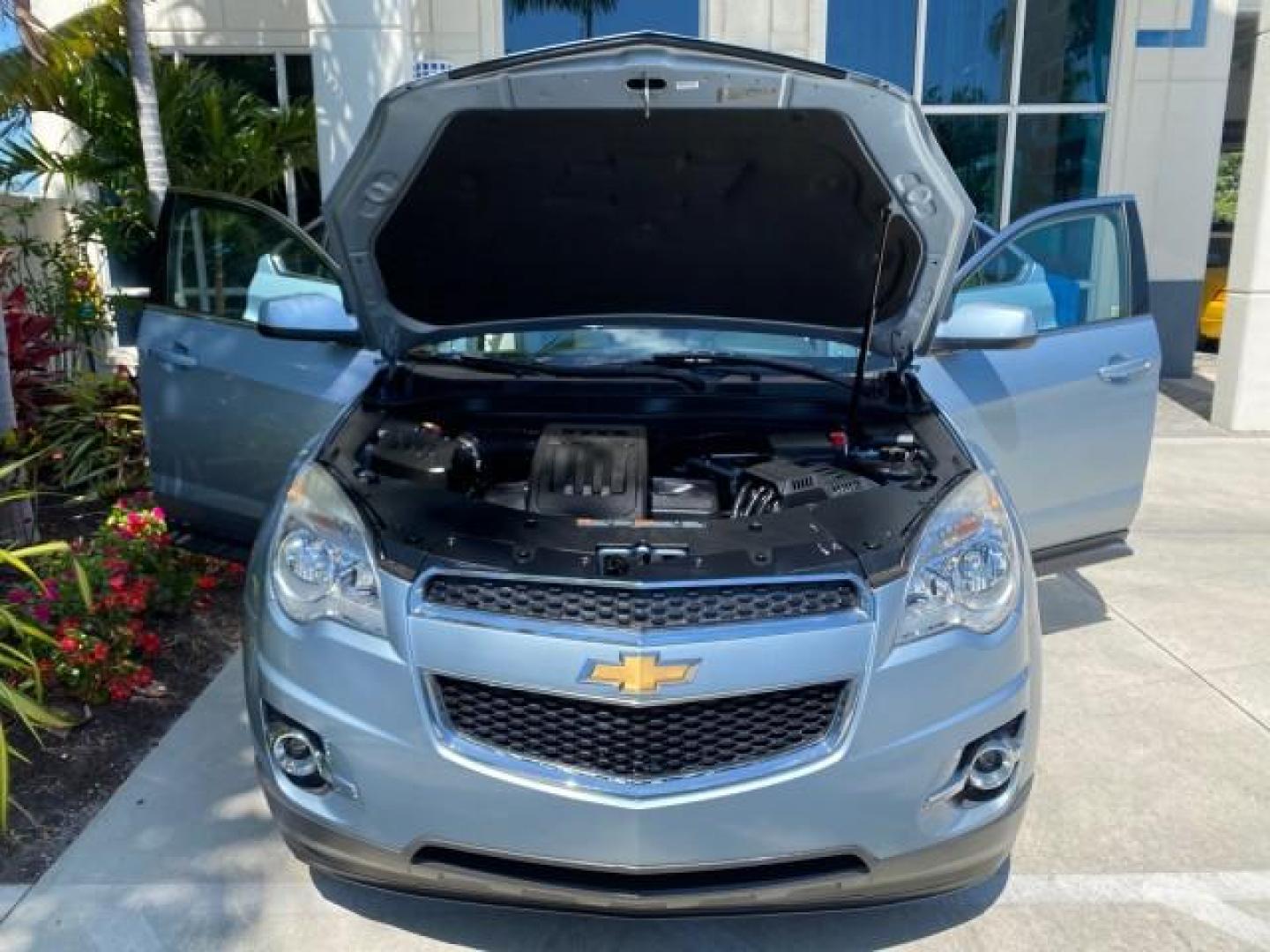 2014 Silver Topaz Metallic /Light Titanium/Jet Black Chevrolet Equinox SUV LT 1 OWNER LOW MILES 28,707 (2GNALCEK2E6) with an 2.4L DOHC 4-Cyl SIDI Spark Ignition DI Engine engine, Automatic transmission, located at 4701 North Dixie Hwy, Pompano Beach, FL, 33064, (954) 422-2889, 26.240938, -80.123474 - OUR WEBPAGE FLORIDACARS1.COM HAS OVER 100 PHOTOS AND FREE CARFAX LINK 2014 Chevrolet Equinox LT 1 OWNER 4 Door Wagon/Sport Utility 2.4L I4 F DOHC 16V Flex Fuel 32 MPG Front Wheel Drive Features ABS Brakes Air Conditioning Alloy Wheels AM/FM Stereo Automatic Transmission Auxiliary Audio Input Bluetoo- Photo#17