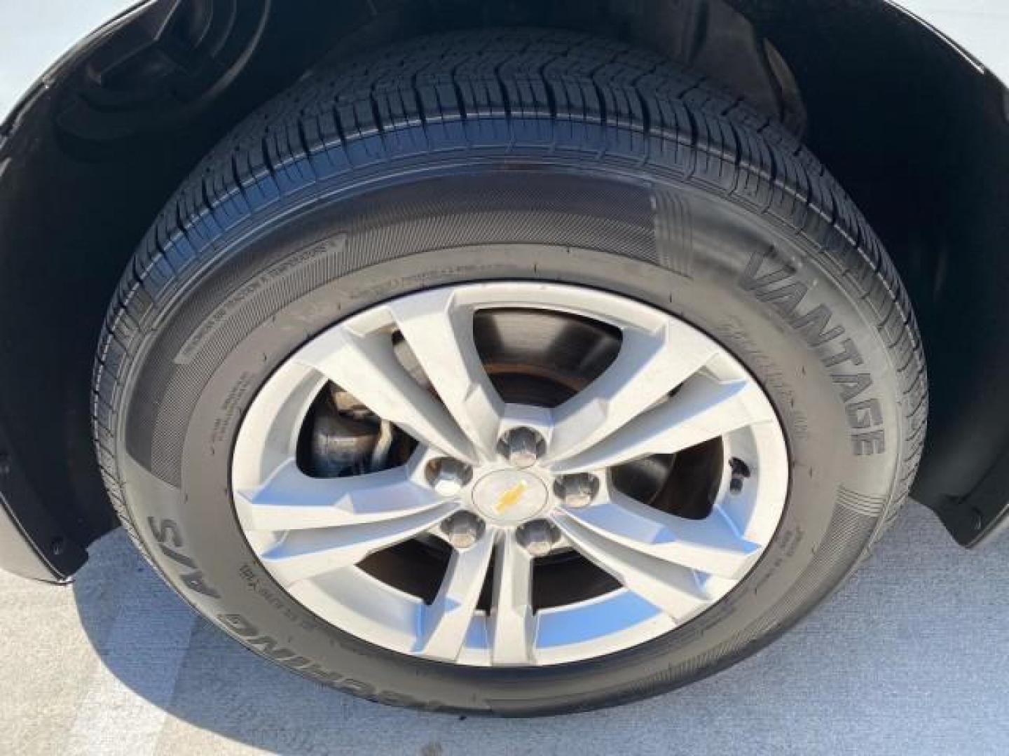 2014 Silver Topaz Metallic /Light Titanium/Jet Black Chevrolet Equinox SUV LT 1 OWNER LOW MILES 28,707 (2GNALCEK2E6) with an 2.4L DOHC 4-Cyl SIDI Spark Ignition DI Engine engine, Automatic transmission, located at 4701 North Dixie Hwy, Pompano Beach, FL, 33064, (954) 422-2889, 26.240938, -80.123474 - OUR WEBPAGE FLORIDACARS1.COM HAS OVER 100 PHOTOS AND FREE CARFAX LINK 2014 Chevrolet Equinox LT 1 OWNER 4 Door Wagon/Sport Utility 2.4L I4 F DOHC 16V Flex Fuel 32 MPG Front Wheel Drive Features ABS Brakes Air Conditioning Alloy Wheels AM/FM Stereo Automatic Transmission Auxiliary Audio Input Bluetoo- Photo#19
