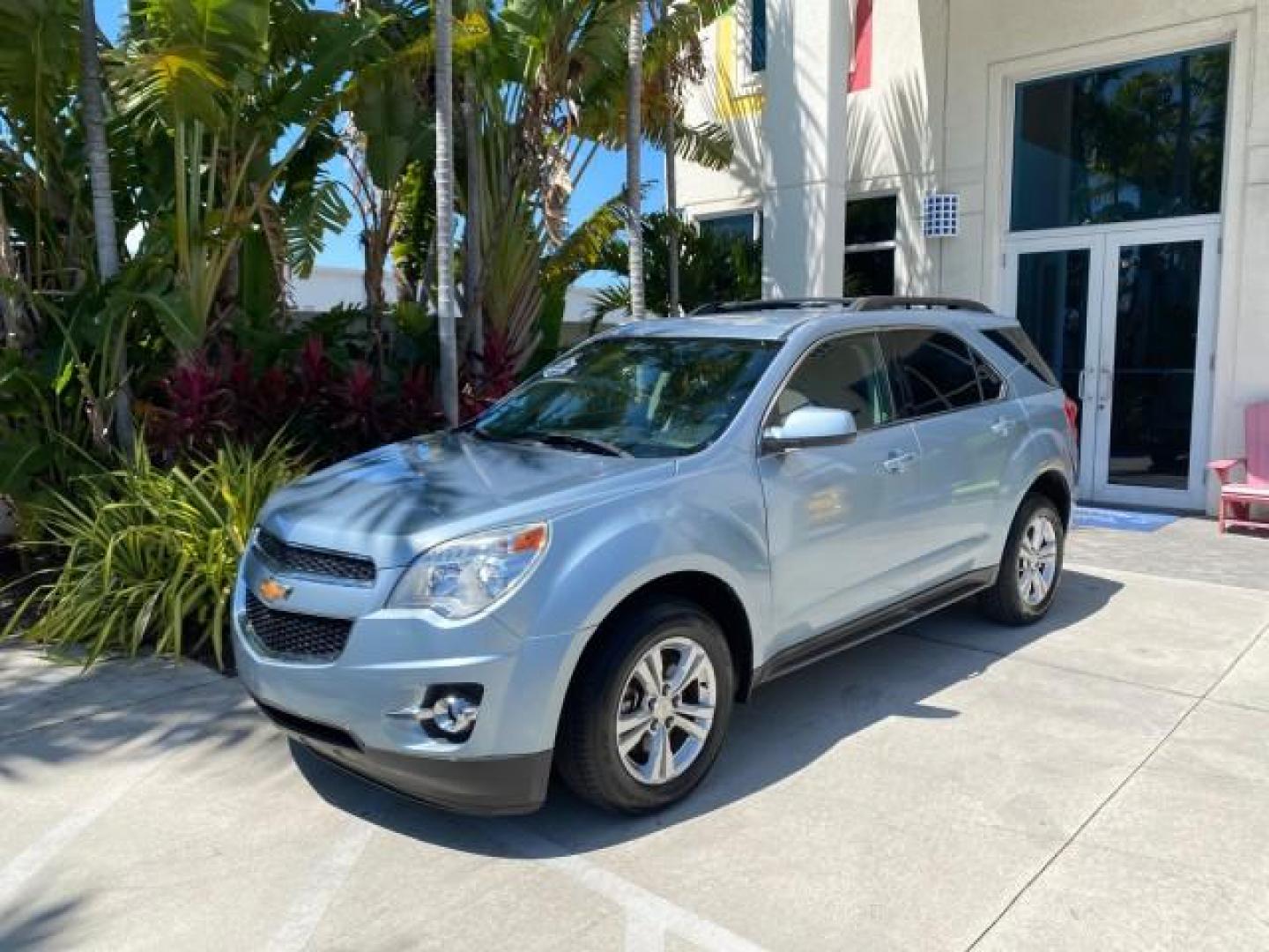 2014 Silver Topaz Metallic /Light Titanium/Jet Black Chevrolet Equinox SUV LT 1 OWNER LOW MILES 28,707 (2GNALCEK2E6) with an 2.4L DOHC 4-Cyl SIDI Spark Ignition DI Engine engine, Automatic transmission, located at 4701 North Dixie Hwy, Pompano Beach, FL, 33064, (954) 422-2889, 26.240938, -80.123474 - OUR WEBPAGE FLORIDACARS1.COM HAS OVER 100 PHOTOS AND FREE CARFAX LINK 2014 Chevrolet Equinox LT 1 OWNER 4 Door Wagon/Sport Utility 2.4L I4 F DOHC 16V Flex Fuel 32 MPG Front Wheel Drive Features ABS Brakes Air Conditioning Alloy Wheels AM/FM Stereo Automatic Transmission Auxiliary Audio Input Bluetoo- Photo#28