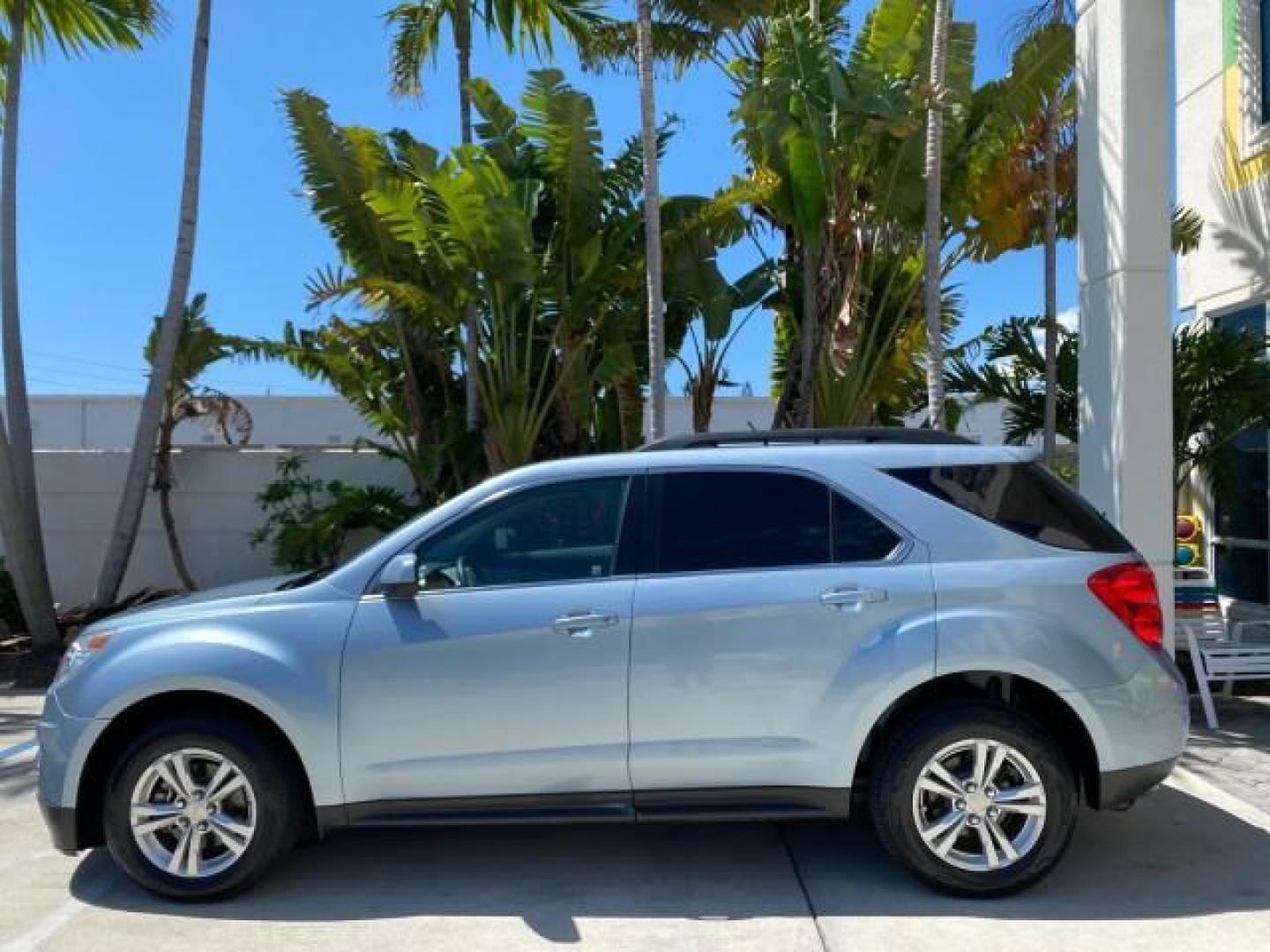 2014 Silver Topaz Metallic /Light Titanium/Jet Black Chevrolet Equinox SUV LT 1 OWNER LOW MILES 28,707 (2GNALCEK2E6) with an 2.4L DOHC 4-Cyl SIDI Spark Ignition DI Engine engine, Automatic transmission, located at 4701 North Dixie Hwy, Pompano Beach, FL, 33064, (954) 422-2889, 26.240938, -80.123474 - OUR WEBPAGE FLORIDACARS1.COM HAS OVER 100 PHOTOS AND FREE CARFAX LINK 2014 Chevrolet Equinox LT 1 OWNER 4 Door Wagon/Sport Utility 2.4L I4 F DOHC 16V Flex Fuel 32 MPG Front Wheel Drive Features ABS Brakes Air Conditioning Alloy Wheels AM/FM Stereo Automatic Transmission Auxiliary Audio Input Bluetoo- Photo#31