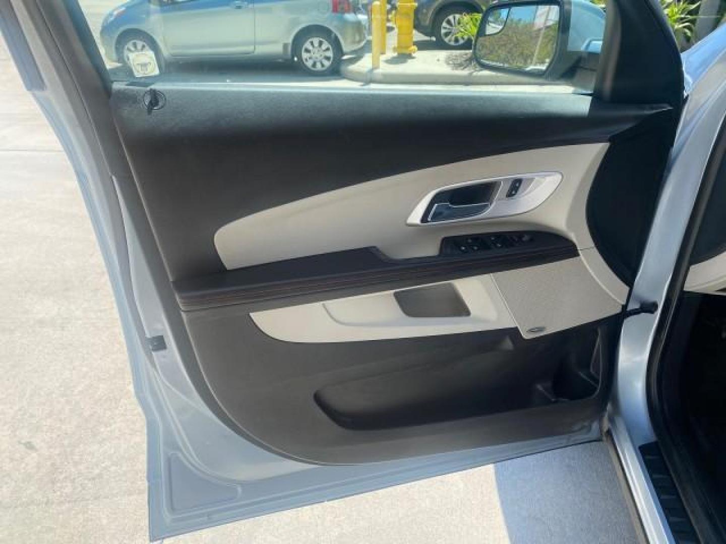2014 Silver Topaz Metallic /Light Titanium/Jet Black Chevrolet Equinox SUV LT 1 OWNER LOW MILES 28,707 (2GNALCEK2E6) with an 2.4L DOHC 4-Cyl SIDI Spark Ignition DI Engine engine, Automatic transmission, located at 4701 North Dixie Hwy, Pompano Beach, FL, 33064, (954) 422-2889, 26.240938, -80.123474 - OUR WEBPAGE FLORIDACARS1.COM HAS OVER 100 PHOTOS AND FREE CARFAX LINK 2014 Chevrolet Equinox LT 1 OWNER 4 Door Wagon/Sport Utility 2.4L I4 F DOHC 16V Flex Fuel 32 MPG Front Wheel Drive Features ABS Brakes Air Conditioning Alloy Wheels AM/FM Stereo Automatic Transmission Auxiliary Audio Input Bluetoo- Photo#41