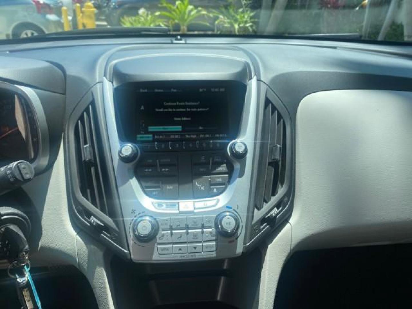 2014 Silver Topaz Metallic /Light Titanium/Jet Black Chevrolet Equinox SUV LT 1 OWNER LOW MILES 28,707 (2GNALCEK2E6) with an 2.4L DOHC 4-Cyl SIDI Spark Ignition DI Engine engine, Automatic transmission, located at 4701 North Dixie Hwy, Pompano Beach, FL, 33064, (954) 422-2889, 26.240938, -80.123474 - OUR WEBPAGE FLORIDACARS1.COM HAS OVER 100 PHOTOS AND FREE CARFAX LINK 2014 Chevrolet Equinox LT 1 OWNER 4 Door Wagon/Sport Utility 2.4L I4 F DOHC 16V Flex Fuel 32 MPG Front Wheel Drive Features ABS Brakes Air Conditioning Alloy Wheels AM/FM Stereo Automatic Transmission Auxiliary Audio Input Bluetoo- Photo#55