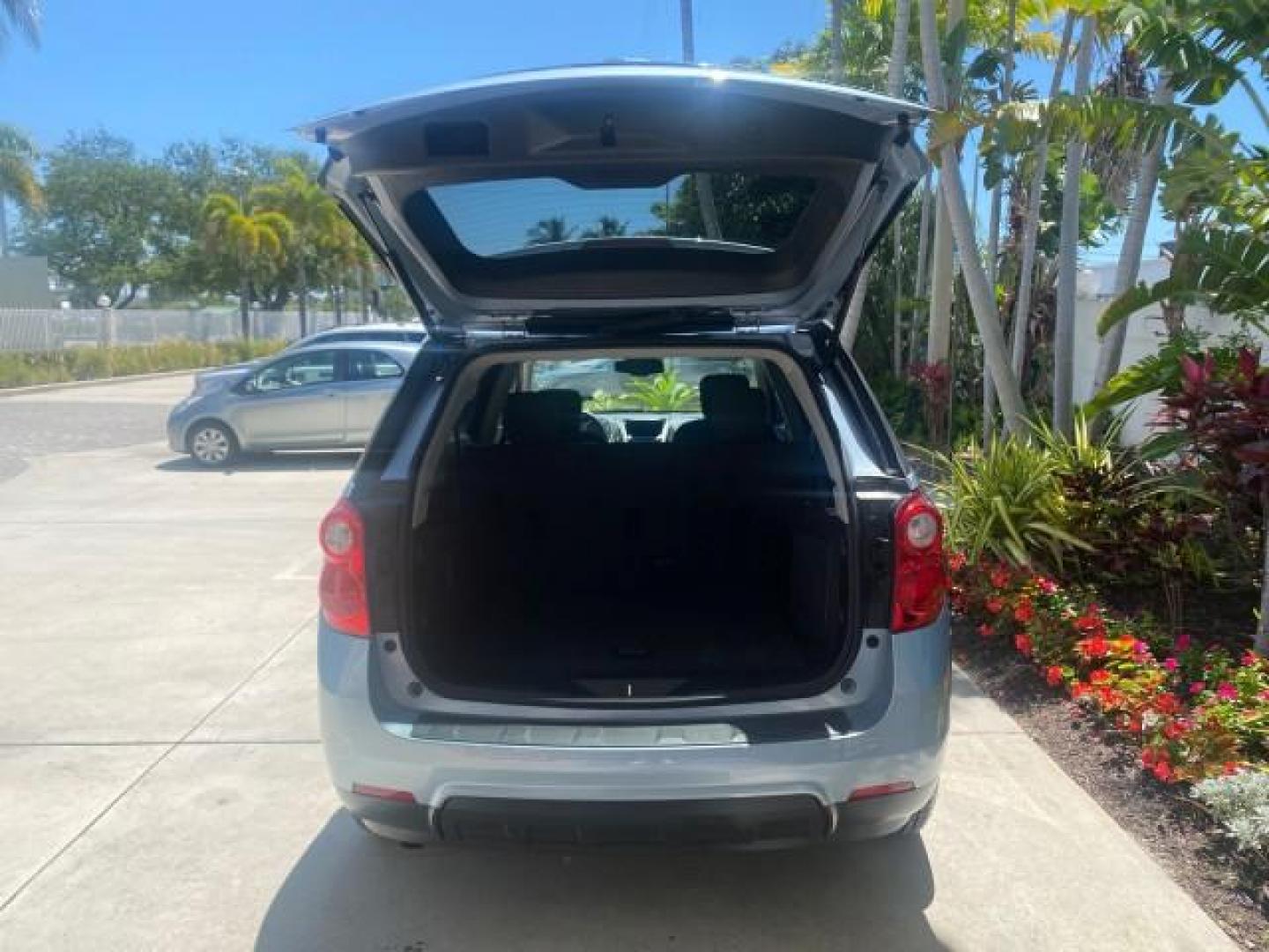 2014 Silver Topaz Metallic /Light Titanium/Jet Black Chevrolet Equinox SUV LT 1 OWNER LOW MILES 28,707 (2GNALCEK2E6) with an 2.4L DOHC 4-Cyl SIDI Spark Ignition DI Engine engine, Automatic transmission, located at 4701 North Dixie Hwy, Pompano Beach, FL, 33064, (954) 422-2889, 26.240938, -80.123474 - OUR WEBPAGE FLORIDACARS1.COM HAS OVER 100 PHOTOS AND FREE CARFAX LINK 2014 Chevrolet Equinox LT 1 OWNER 4 Door Wagon/Sport Utility 2.4L I4 F DOHC 16V Flex Fuel 32 MPG Front Wheel Drive Features ABS Brakes Air Conditioning Alloy Wheels AM/FM Stereo Automatic Transmission Auxiliary Audio Input Bluetoo- Photo#88