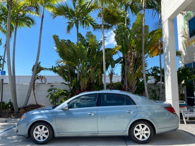 2008 Blue Mirage Metallic /Lt Gray Toyota Avalon XL SUNROOF 1 OWNER LOW MILES 39,358 (4T1BK36B28U) with an 3.5L DOHC EFI 24-Valve V6 Engine engine, Automatic transmission, located at 4701 North Dixie Hwy, Pompano Beach, FL, 33064, (954) 422-2889, 26.240938, -80.123474 - OUR WEBPAGE FLORIDACARS1.COM HAS OVER 100 PHOTOS AND FREE CARFAX LINK 2008 Toyota Avalon XL 1 OWNER Sedan 4 DR 3.5L V6 F DOHC 24V Gasoline 28 MPG Front Wheel Drive Features ABS Brakes Air Conditioning Alloy Wheels AM/FM Stereo Automatic Transmission Auxiliary Audio Input CD Audio Cloth Seats Cruise - Photo#4