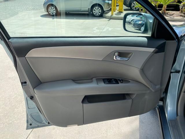 2008 Blue Mirage Metallic /Lt Gray Toyota Avalon XL SUNROOF 1 OWNER LOW MILES 39,358 (4T1BK36B28U) with an 3.5L DOHC EFI 24-Valve V6 Engine engine, Automatic transmission, located at 4701 North Dixie Hwy, Pompano Beach, FL, 33064, (954) 422-2889, 26.240938, -80.123474 - OUR WEBPAGE FLORIDACARS1.COM HAS OVER 100 PHOTOS AND FREE CARFAX LINK 2008 Toyota Avalon XL 1 OWNER Sedan 4 DR 3.5L V6 F DOHC 24V Gasoline 28 MPG Front Wheel Drive Features ABS Brakes Air Conditioning Alloy Wheels AM/FM Stereo Automatic Transmission Auxiliary Audio Input CD Audio Cloth Seats Cruise - Photo#40