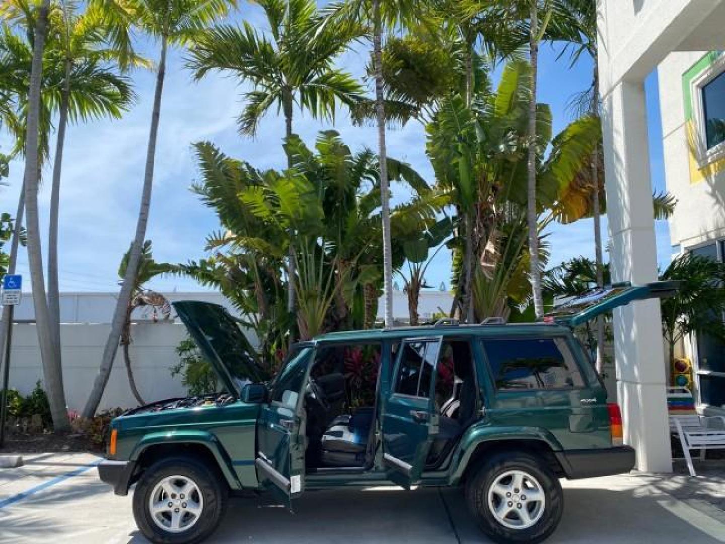 2000 Forest Green Pearl /Agate Jeep Cherokee Sport 1 OWNER 4X4 AC 4.0 6YL (1J4FF48S2YL) with an 4.0L SMFI I6 Power Tech Engine engine, Automatic transmission, located at 4701 North Dixie Hwy, Pompano Beach, FL, 33064, (954) 422-2889, 26.240938, -80.123474 - OUR WEBPAGE FLORIDACARS1.COM HAS OVER 100 PHOTOS AND FREE CARFAX LINK 2000 Jeep Cherokee Sport 4WD 4x4 4 Door Wagon/Sport Utility 4.0L I6 F Gasoline 22 MPG All Wheel Drive Features 4WD/AWD ABS Brakes Air Conditioning AM/FM Stereo Automatic Transmission Cassette Player CD Audio Cloth Seats Cruise Con - Photo#8