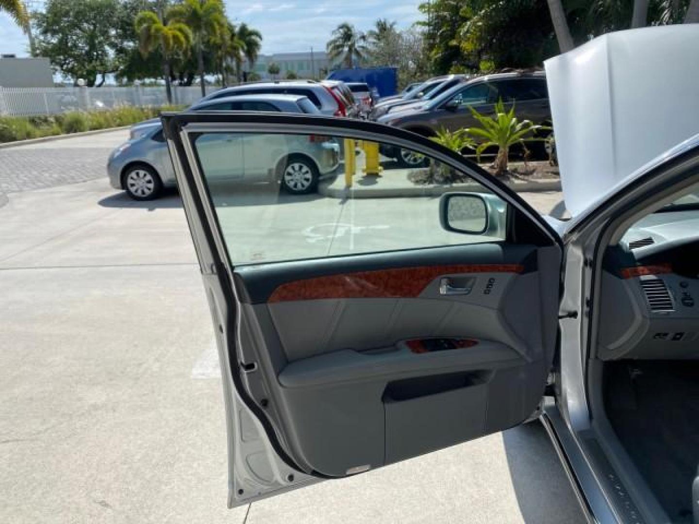 2007 Titanium Metallic /Graphite Toyota Avalon SUNROOF Limited LOW MILES 48,568 (4T1BK36B57U) with an 3.5L DOHC EFI 24-Valve V6 Engine engine, Automatic transmission, located at 4701 North Dixie Hwy, Pompano Beach, FL, 33064, (954) 422-2889, 26.240938, -80.123474 - OUR WEBPAGE FLORIDACARS1.COM HAS OVER 100 PHOTOS AND FREE CARFAX LINK 2007 Toyota Avalon LIMITED Sedan 4 DR 3.5L V6 F DOHC 24V Gasoline 28 MPG Front Wheel Drive Features A/C Seat(s) ABS Brakes Air Conditioning Alloy Wheels AM/FM Stereo Automatic Transmission Auxiliary Audio Input Cassette Player CD- Photo#9