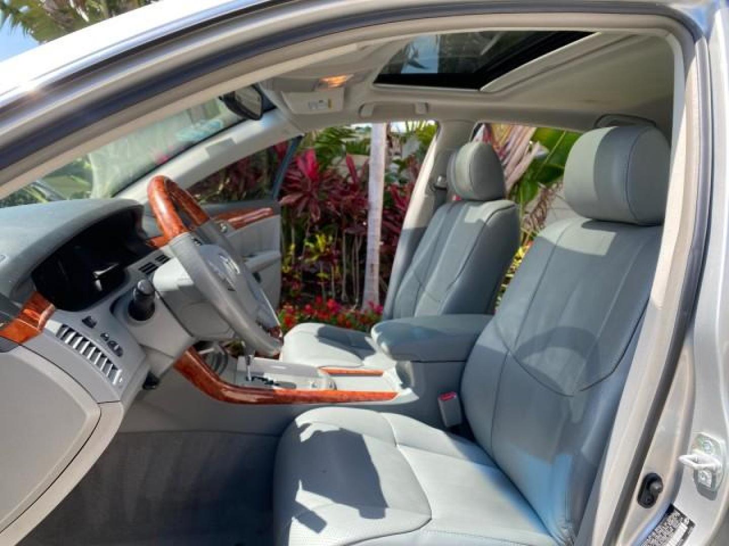 2007 Titanium Metallic /Graphite Toyota Avalon SUNROOF Limited LOW MILES 48,568 (4T1BK36B57U) with an 3.5L DOHC EFI 24-Valve V6 Engine engine, Automatic transmission, located at 4701 North Dixie Hwy, Pompano Beach, FL, 33064, (954) 422-2889, 26.240938, -80.123474 - OUR WEBPAGE FLORIDACARS1.COM HAS OVER 100 PHOTOS AND FREE CARFAX LINK 2007 Toyota Avalon LIMITED Sedan 4 DR 3.5L V6 F DOHC 24V Gasoline 28 MPG Front Wheel Drive Features A/C Seat(s) ABS Brakes Air Conditioning Alloy Wheels AM/FM Stereo Automatic Transmission Auxiliary Audio Input Cassette Player CD- Photo#10