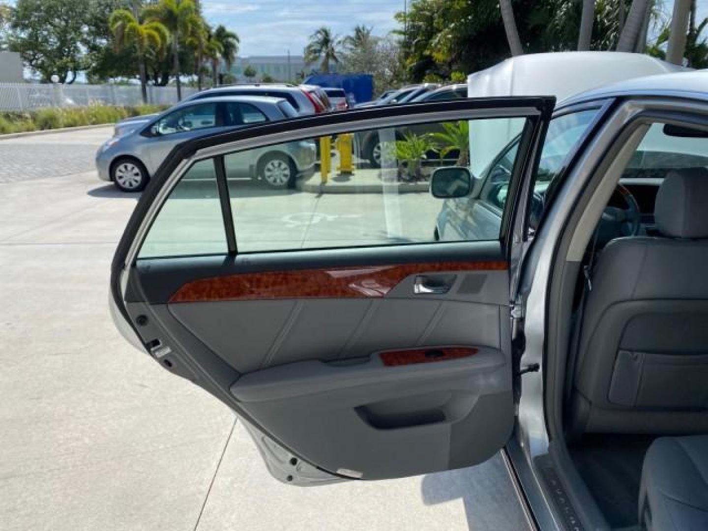 2007 Titanium Metallic /Graphite Toyota Avalon SUNROOF Limited LOW MILES 48,568 (4T1BK36B57U) with an 3.5L DOHC EFI 24-Valve V6 Engine engine, Automatic transmission, located at 4701 North Dixie Hwy, Pompano Beach, FL, 33064, (954) 422-2889, 26.240938, -80.123474 - OUR WEBPAGE FLORIDACARS1.COM HAS OVER 100 PHOTOS AND FREE CARFAX LINK 2007 Toyota Avalon LIMITED Sedan 4 DR 3.5L V6 F DOHC 24V Gasoline 28 MPG Front Wheel Drive Features A/C Seat(s) ABS Brakes Air Conditioning Alloy Wheels AM/FM Stereo Automatic Transmission Auxiliary Audio Input Cassette Player CD- Photo#13
