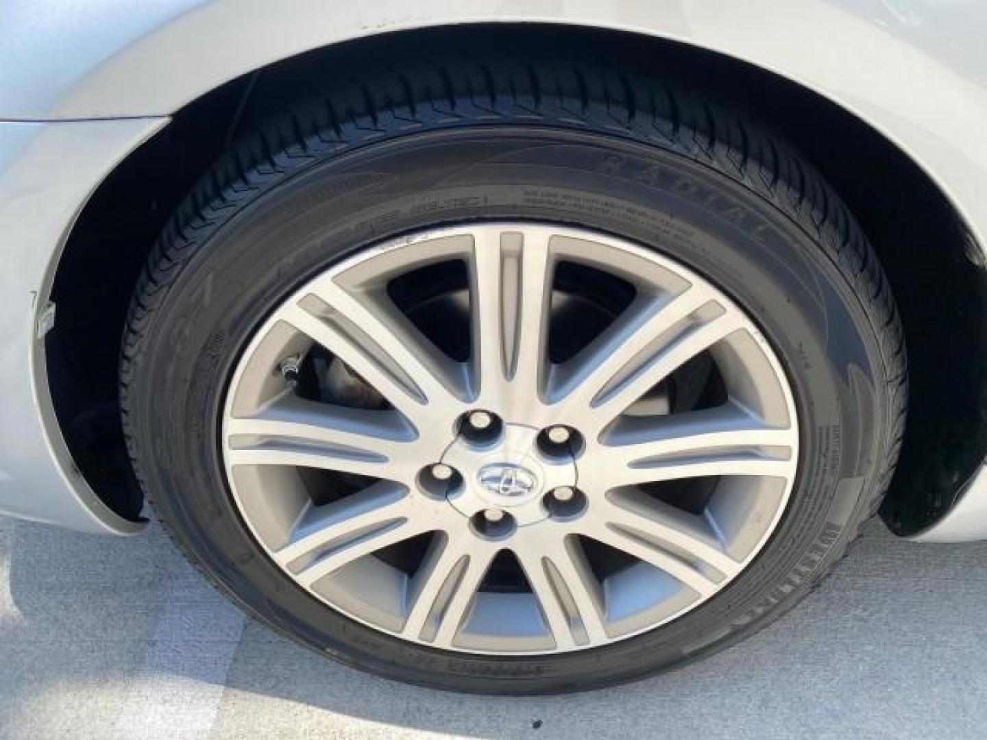 2007 Titanium Metallic /Graphite Toyota Avalon SUNROOF Limited LOW MILES 48,568 (4T1BK36B57U) with an 3.5L DOHC EFI 24-Valve V6 Engine engine, Automatic transmission, located at 4701 North Dixie Hwy, Pompano Beach, FL, 33064, (954) 422-2889, 26.240938, -80.123474 - OUR WEBPAGE FLORIDACARS1.COM HAS OVER 100 PHOTOS AND FREE CARFAX LINK 2007 Toyota Avalon LIMITED Sedan 4 DR 3.5L V6 F DOHC 24V Gasoline 28 MPG Front Wheel Drive Features A/C Seat(s) ABS Brakes Air Conditioning Alloy Wheels AM/FM Stereo Automatic Transmission Auxiliary Audio Input Cassette Player CD- Photo#19