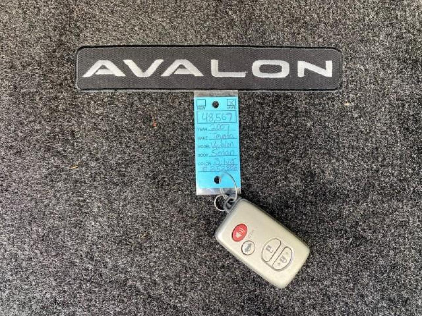2007 Titanium Metallic /Graphite Toyota Avalon SUNROOF Limited LOW MILES 48,568 (4T1BK36B57U) with an 3.5L DOHC EFI 24-Valve V6 Engine engine, Automatic transmission, located at 4701 North Dixie Hwy, Pompano Beach, FL, 33064, (954) 422-2889, 26.240938, -80.123474 - OUR WEBPAGE FLORIDACARS1.COM HAS OVER 100 PHOTOS AND FREE CARFAX LINK 2007 Toyota Avalon LIMITED Sedan 4 DR 3.5L V6 F DOHC 24V Gasoline 28 MPG Front Wheel Drive Features A/C Seat(s) ABS Brakes Air Conditioning Alloy Wheels AM/FM Stereo Automatic Transmission Auxiliary Audio Input Cassette Player CD- Photo#23
