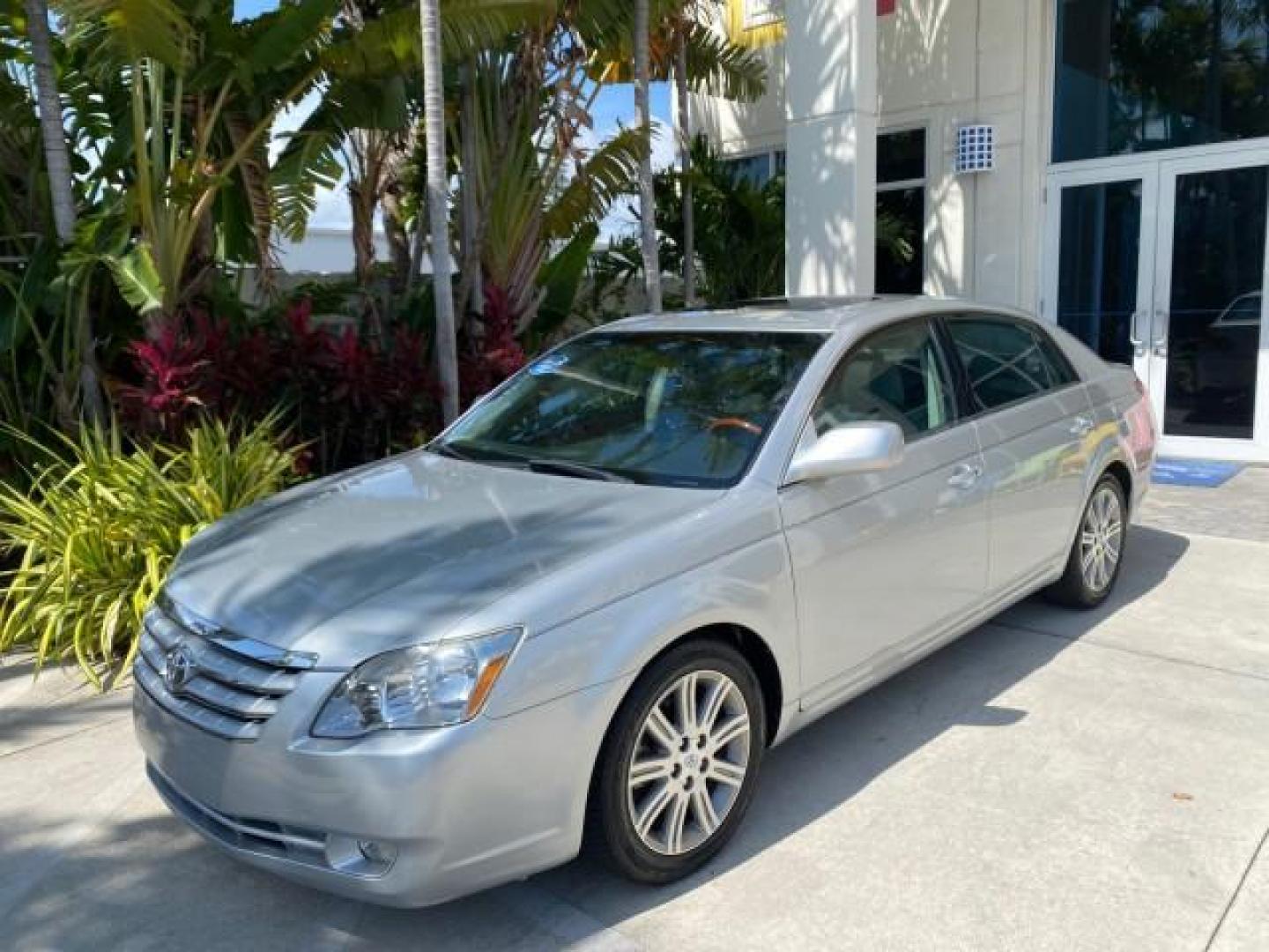 2007 Titanium Metallic /Graphite Toyota Avalon SUNROOF Limited LOW MILES 48,568 (4T1BK36B57U) with an 3.5L DOHC EFI 24-Valve V6 Engine engine, Automatic transmission, located at 4701 North Dixie Hwy, Pompano Beach, FL, 33064, (954) 422-2889, 26.240938, -80.123474 - OUR WEBPAGE FLORIDACARS1.COM HAS OVER 100 PHOTOS AND FREE CARFAX LINK 2007 Toyota Avalon LIMITED Sedan 4 DR 3.5L V6 F DOHC 24V Gasoline 28 MPG Front Wheel Drive Features A/C Seat(s) ABS Brakes Air Conditioning Alloy Wheels AM/FM Stereo Automatic Transmission Auxiliary Audio Input Cassette Player CD- Photo#29