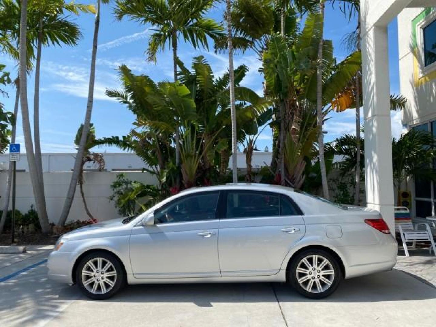 2007 Titanium Metallic /Graphite Toyota Avalon SUNROOF Limited LOW MILES 48,568 (4T1BK36B57U) with an 3.5L DOHC EFI 24-Valve V6 Engine engine, Automatic transmission, located at 4701 North Dixie Hwy, Pompano Beach, FL, 33064, (954) 422-2889, 26.240938, -80.123474 - OUR WEBPAGE FLORIDACARS1.COM HAS OVER 100 PHOTOS AND FREE CARFAX LINK 2007 Toyota Avalon LIMITED Sedan 4 DR 3.5L V6 F DOHC 24V Gasoline 28 MPG Front Wheel Drive Features A/C Seat(s) ABS Brakes Air Conditioning Alloy Wheels AM/FM Stereo Automatic Transmission Auxiliary Audio Input Cassette Player CD- Photo#30