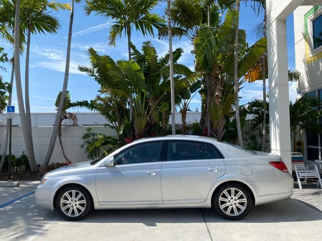 2007 Titanium Metallic /Graphite Toyota Avalon SUNROOF Limited LOW MILES 48,568 (4T1BK36B57U) with an 3.5L DOHC EFI 24-Valve V6 Engine engine, Automatic transmission, located at 4701 North Dixie Hwy, Pompano Beach, FL, 33064, (954) 422-2889, 26.240938, -80.123474 - OUR WEBPAGE FLORIDACARS1.COM HAS OVER 100 PHOTOS AND FREE CARFAX LINK 2007 Toyota Avalon LIMITED Sedan 4 DR 3.5L V6 F DOHC 24V Gasoline 28 MPG Front Wheel Drive Features A/C Seat(s) ABS Brakes Air Conditioning Alloy Wheels AM/FM Stereo Automatic Transmission Auxiliary Audio Input Cassette Player CD - Photo#30