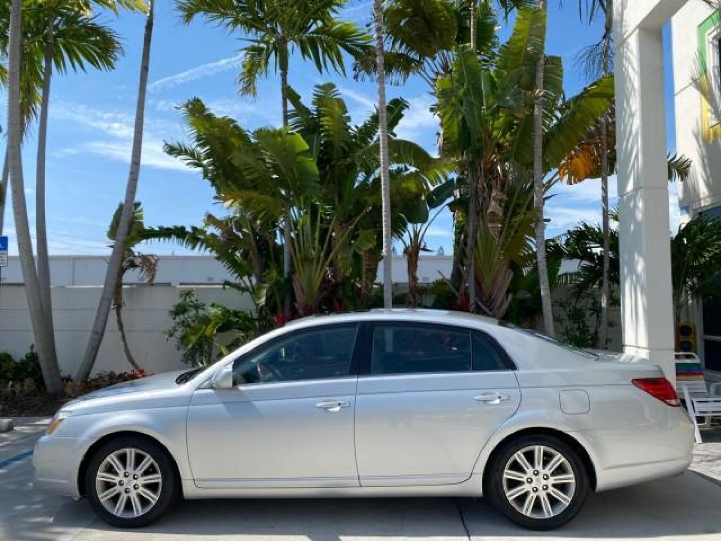 2007 Titanium Metallic /Graphite Toyota Avalon SUNROOF Limited LOW MILES 48,568 (4T1BK36B57U) with an 3.5L DOHC EFI 24-Valve V6 Engine engine, Automatic transmission, located at 4701 North Dixie Hwy, Pompano Beach, FL, 33064, (954) 422-2889, 26.240938, -80.123474 - OUR WEBPAGE FLORIDACARS1.COM HAS OVER 100 PHOTOS AND FREE CARFAX LINK 2007 Toyota Avalon LIMITED Sedan 4 DR 3.5L V6 F DOHC 24V Gasoline 28 MPG Front Wheel Drive Features A/C Seat(s) ABS Brakes Air Conditioning Alloy Wheels AM/FM Stereo Automatic Transmission Auxiliary Audio Input Cassette Player CD- Photo#31