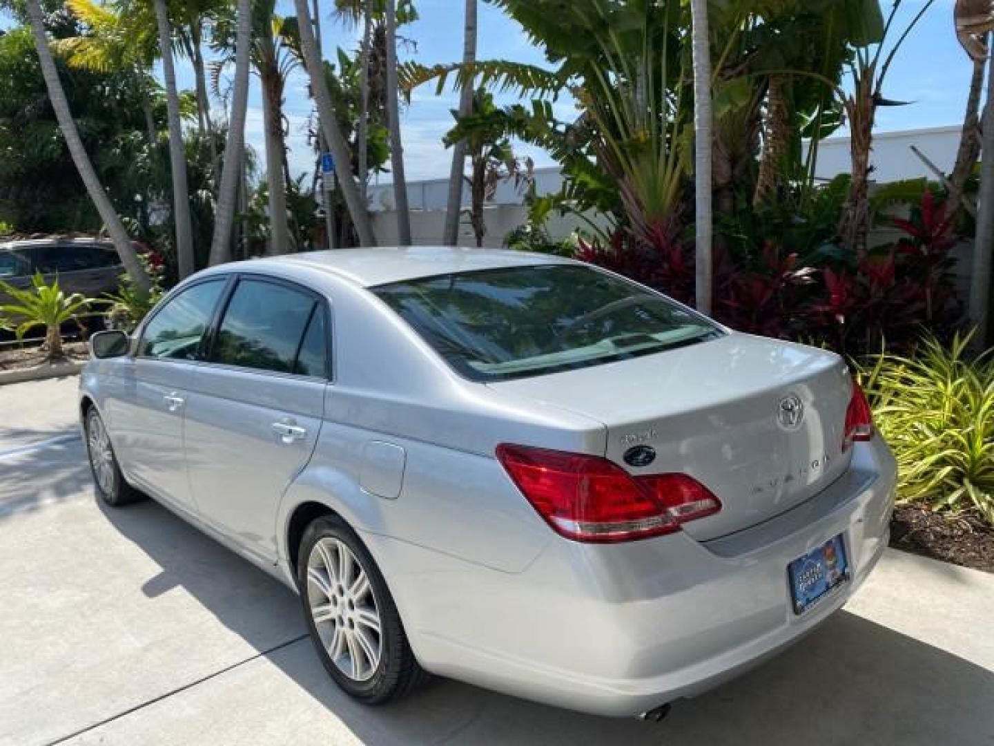 2007 Titanium Metallic /Graphite Toyota Avalon SUNROOF Limited LOW MILES 48,568 (4T1BK36B57U) with an 3.5L DOHC EFI 24-Valve V6 Engine engine, Automatic transmission, located at 4701 North Dixie Hwy, Pompano Beach, FL, 33064, (954) 422-2889, 26.240938, -80.123474 - OUR WEBPAGE FLORIDACARS1.COM HAS OVER 100 PHOTOS AND FREE CARFAX LINK 2007 Toyota Avalon LIMITED Sedan 4 DR 3.5L V6 F DOHC 24V Gasoline 28 MPG Front Wheel Drive Features A/C Seat(s) ABS Brakes Air Conditioning Alloy Wheels AM/FM Stereo Automatic Transmission Auxiliary Audio Input Cassette Player CD- Photo#33