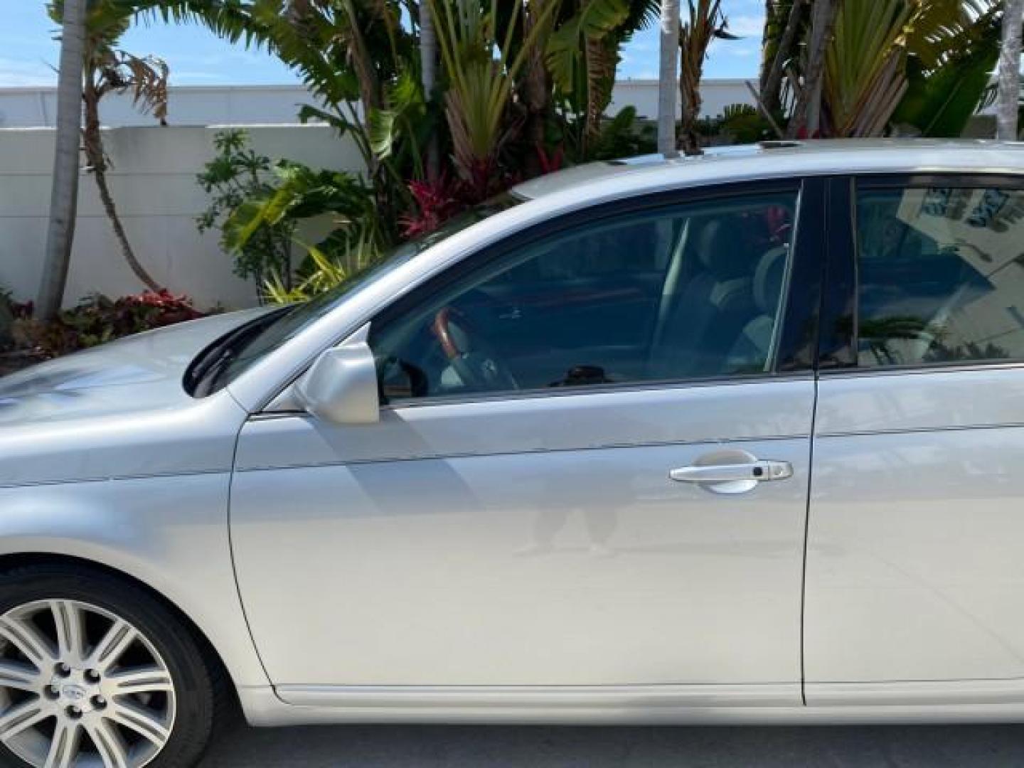 2007 Titanium Metallic /Graphite Toyota Avalon SUNROOF Limited LOW MILES 48,568 (4T1BK36B57U) with an 3.5L DOHC EFI 24-Valve V6 Engine engine, Automatic transmission, located at 4701 North Dixie Hwy, Pompano Beach, FL, 33064, (954) 422-2889, 26.240938, -80.123474 - OUR WEBPAGE FLORIDACARS1.COM HAS OVER 100 PHOTOS AND FREE CARFAX LINK 2007 Toyota Avalon LIMITED Sedan 4 DR 3.5L V6 F DOHC 24V Gasoline 28 MPG Front Wheel Drive Features A/C Seat(s) ABS Brakes Air Conditioning Alloy Wheels AM/FM Stereo Automatic Transmission Auxiliary Audio Input Cassette Player CD- Photo#37