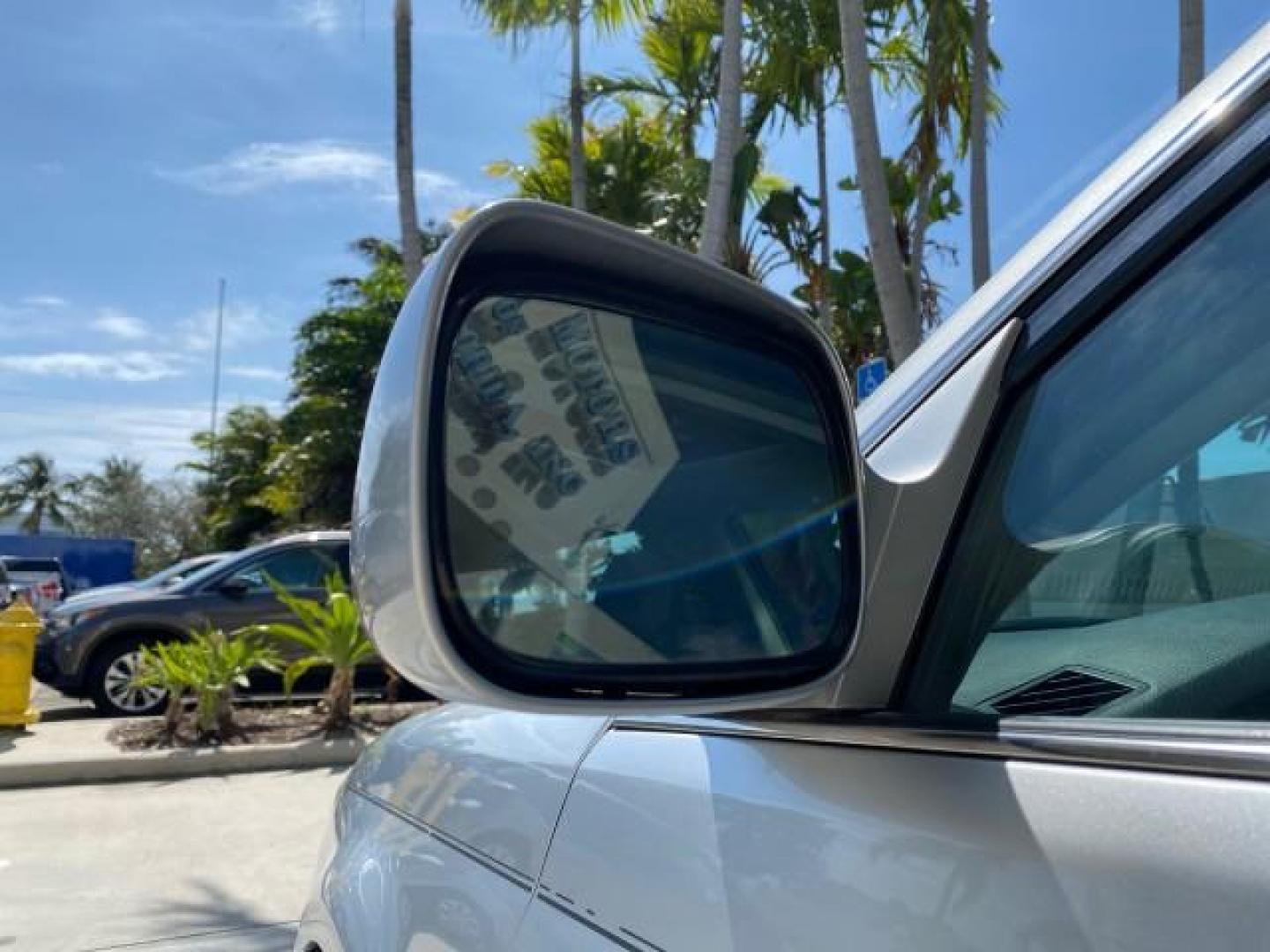 2007 Titanium Metallic /Graphite Toyota Avalon SUNROOF Limited LOW MILES 48,568 (4T1BK36B57U) with an 3.5L DOHC EFI 24-Valve V6 Engine engine, Automatic transmission, located at 4701 North Dixie Hwy, Pompano Beach, FL, 33064, (954) 422-2889, 26.240938, -80.123474 - OUR WEBPAGE FLORIDACARS1.COM HAS OVER 100 PHOTOS AND FREE CARFAX LINK 2007 Toyota Avalon LIMITED Sedan 4 DR 3.5L V6 F DOHC 24V Gasoline 28 MPG Front Wheel Drive Features A/C Seat(s) ABS Brakes Air Conditioning Alloy Wheels AM/FM Stereo Automatic Transmission Auxiliary Audio Input Cassette Player CD- Photo#39