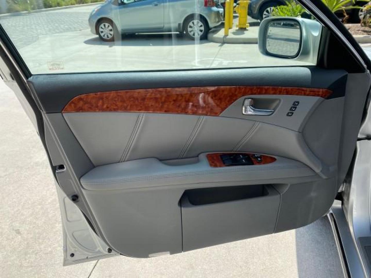 2007 Titanium Metallic /Graphite Toyota Avalon SUNROOF Limited LOW MILES 48,568 (4T1BK36B57U) with an 3.5L DOHC EFI 24-Valve V6 Engine engine, Automatic transmission, located at 4701 North Dixie Hwy, Pompano Beach, FL, 33064, (954) 422-2889, 26.240938, -80.123474 - OUR WEBPAGE FLORIDACARS1.COM HAS OVER 100 PHOTOS AND FREE CARFAX LINK 2007 Toyota Avalon LIMITED Sedan 4 DR 3.5L V6 F DOHC 24V Gasoline 28 MPG Front Wheel Drive Features A/C Seat(s) ABS Brakes Air Conditioning Alloy Wheels AM/FM Stereo Automatic Transmission Auxiliary Audio Input Cassette Player CD- Photo#41