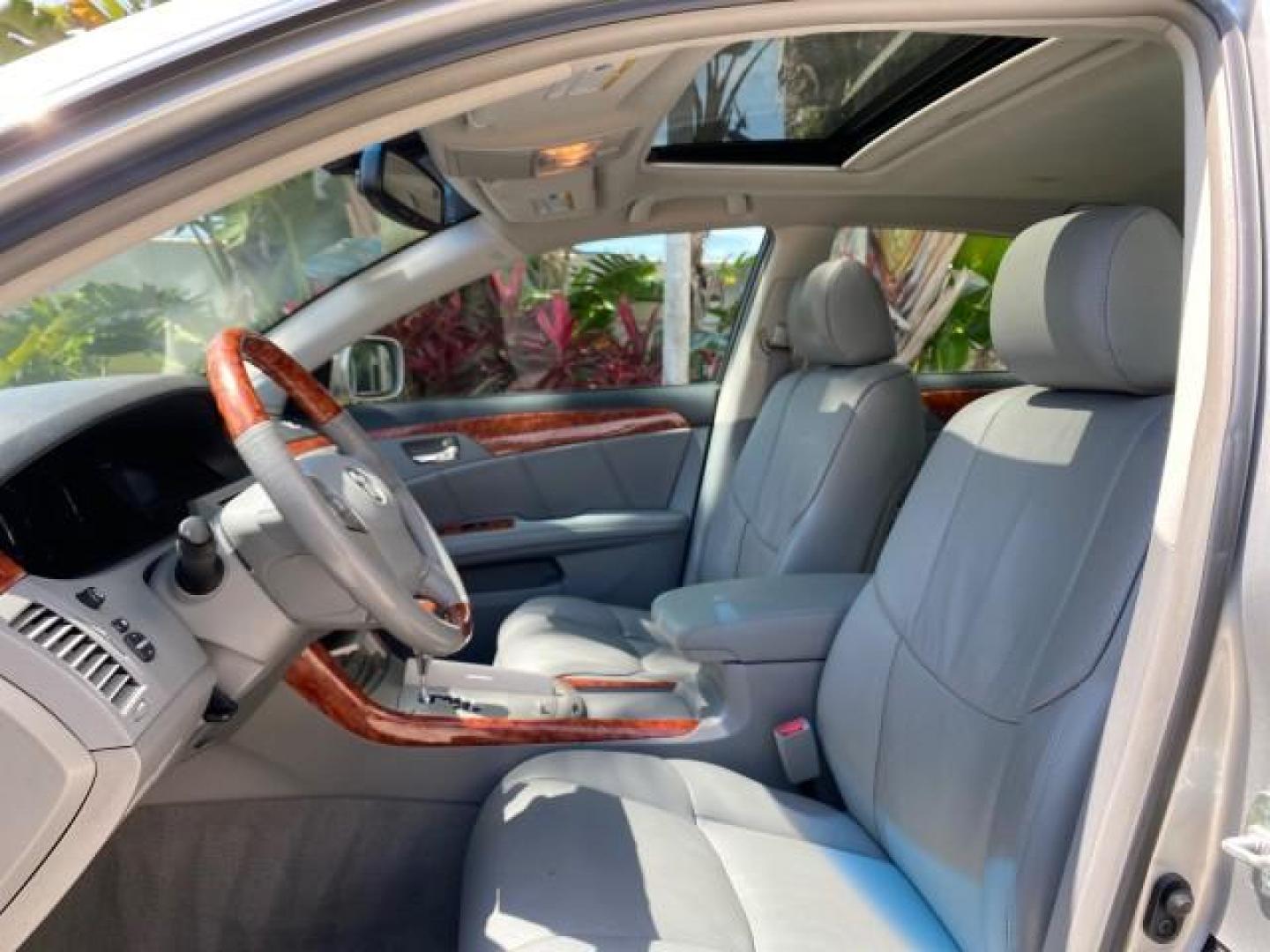2007 Titanium Metallic /Graphite Toyota Avalon SUNROOF Limited LOW MILES 48,568 (4T1BK36B57U) with an 3.5L DOHC EFI 24-Valve V6 Engine engine, Automatic transmission, located at 4701 North Dixie Hwy, Pompano Beach, FL, 33064, (954) 422-2889, 26.240938, -80.123474 - OUR WEBPAGE FLORIDACARS1.COM HAS OVER 100 PHOTOS AND FREE CARFAX LINK 2007 Toyota Avalon LIMITED Sedan 4 DR 3.5L V6 F DOHC 24V Gasoline 28 MPG Front Wheel Drive Features A/C Seat(s) ABS Brakes Air Conditioning Alloy Wheels AM/FM Stereo Automatic Transmission Auxiliary Audio Input Cassette Player CD- Photo#43