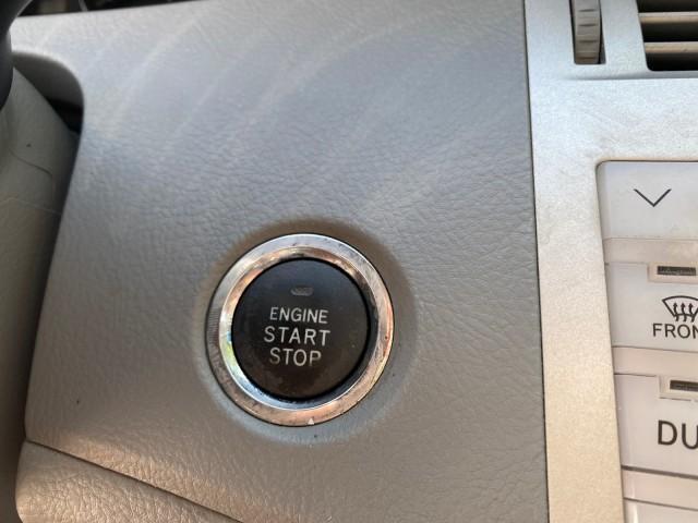 2007 Titanium Metallic /Graphite Toyota Avalon SUNROOF Limited LOW MILES 48,568 (4T1BK36B57U) with an 3.5L DOHC EFI 24-Valve V6 Engine engine, Automatic transmission, located at 4701 North Dixie Hwy, Pompano Beach, FL, 33064, (954) 422-2889, 26.240938, -80.123474 - OUR WEBPAGE FLORIDACARS1.COM HAS OVER 100 PHOTOS AND FREE CARFAX LINK 2007 Toyota Avalon LIMITED Sedan 4 DR 3.5L V6 F DOHC 24V Gasoline 28 MPG Front Wheel Drive Features A/C Seat(s) ABS Brakes Air Conditioning Alloy Wheels AM/FM Stereo Automatic Transmission Auxiliary Audio Input Cassette Player CD - Photo#49