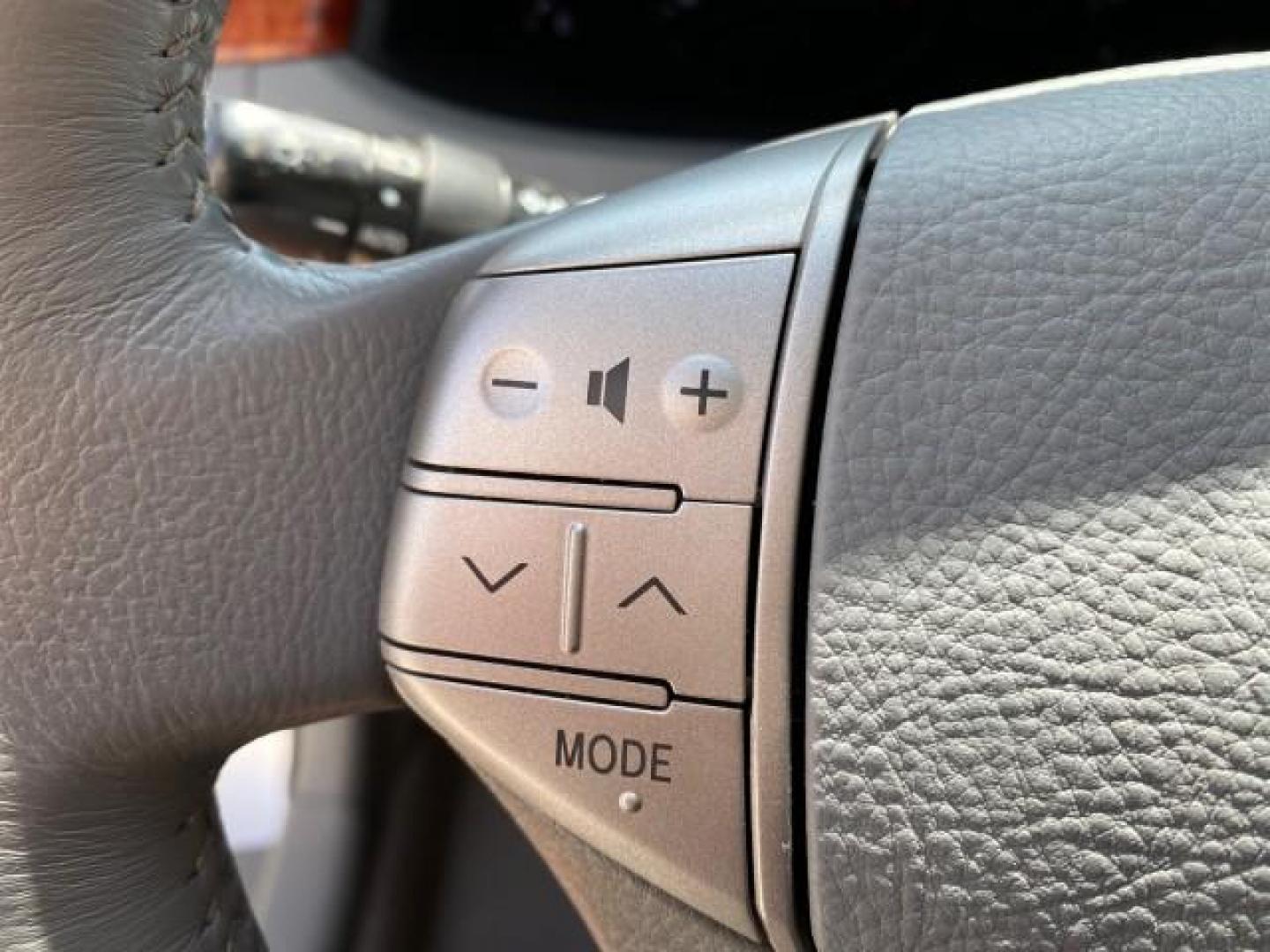 2007 Titanium Metallic /Graphite Toyota Avalon SUNROOF Limited LOW MILES 48,568 (4T1BK36B57U) with an 3.5L DOHC EFI 24-Valve V6 Engine engine, Automatic transmission, located at 4701 North Dixie Hwy, Pompano Beach, FL, 33064, (954) 422-2889, 26.240938, -80.123474 - OUR WEBPAGE FLORIDACARS1.COM HAS OVER 100 PHOTOS AND FREE CARFAX LINK 2007 Toyota Avalon LIMITED Sedan 4 DR 3.5L V6 F DOHC 24V Gasoline 28 MPG Front Wheel Drive Features A/C Seat(s) ABS Brakes Air Conditioning Alloy Wheels AM/FM Stereo Automatic Transmission Auxiliary Audio Input Cassette Player CD- Photo#50
