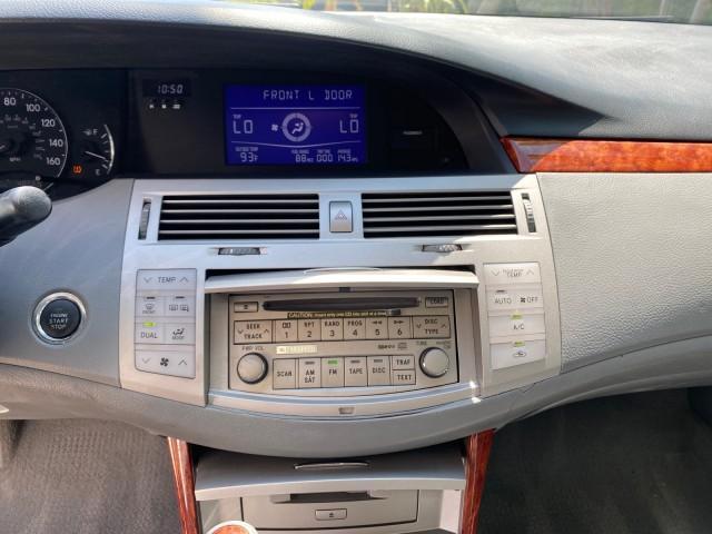 2007 Titanium Metallic /Graphite Toyota Avalon SUNROOF Limited LOW MILES 48,568 (4T1BK36B57U) with an 3.5L DOHC EFI 24-Valve V6 Engine engine, Automatic transmission, located at 4701 North Dixie Hwy, Pompano Beach, FL, 33064, (954) 422-2889, 26.240938, -80.123474 - OUR WEBPAGE FLORIDACARS1.COM HAS OVER 100 PHOTOS AND FREE CARFAX LINK 2007 Toyota Avalon LIMITED Sedan 4 DR 3.5L V6 F DOHC 24V Gasoline 28 MPG Front Wheel Drive Features A/C Seat(s) ABS Brakes Air Conditioning Alloy Wheels AM/FM Stereo Automatic Transmission Auxiliary Audio Input Cassette Player CD - Photo#57