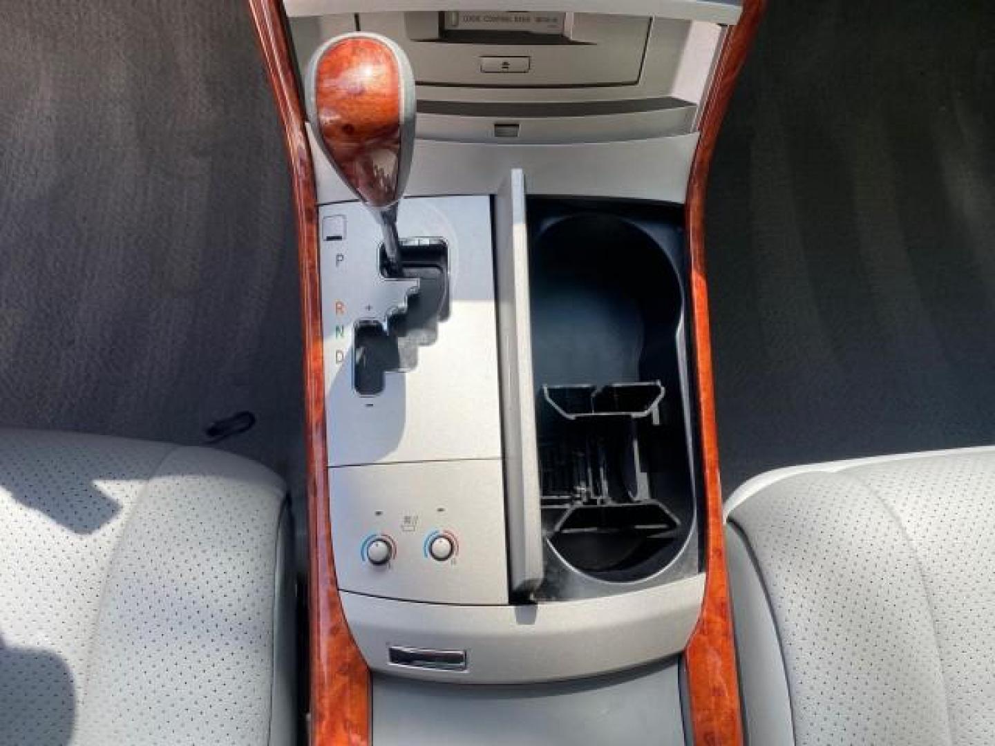2007 Titanium Metallic /Graphite Toyota Avalon SUNROOF Limited LOW MILES 48,568 (4T1BK36B57U) with an 3.5L DOHC EFI 24-Valve V6 Engine engine, Automatic transmission, located at 4701 North Dixie Hwy, Pompano Beach, FL, 33064, (954) 422-2889, 26.240938, -80.123474 - OUR WEBPAGE FLORIDACARS1.COM HAS OVER 100 PHOTOS AND FREE CARFAX LINK 2007 Toyota Avalon LIMITED Sedan 4 DR 3.5L V6 F DOHC 24V Gasoline 28 MPG Front Wheel Drive Features A/C Seat(s) ABS Brakes Air Conditioning Alloy Wheels AM/FM Stereo Automatic Transmission Auxiliary Audio Input Cassette Player CD- Photo#62
