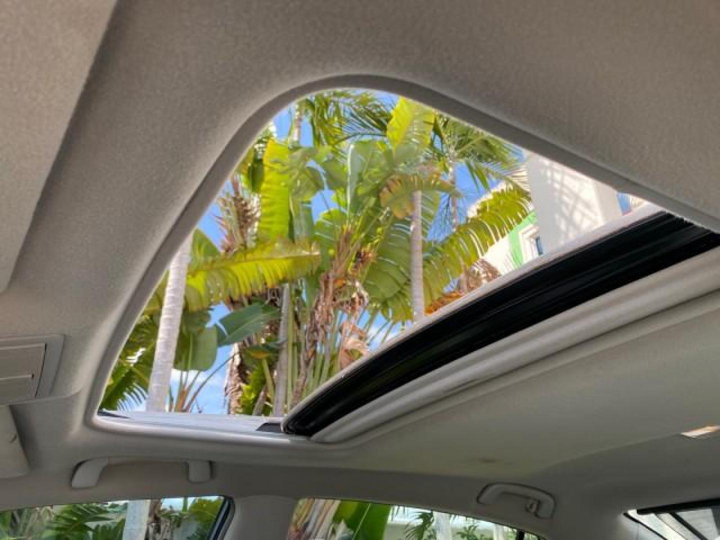 2007 Titanium Metallic /Graphite Toyota Avalon SUNROOF Limited LOW MILES 48,568 (4T1BK36B57U) with an 3.5L DOHC EFI 24-Valve V6 Engine engine, Automatic transmission, located at 4701 North Dixie Hwy, Pompano Beach, FL, 33064, (954) 422-2889, 26.240938, -80.123474 - OUR WEBPAGE FLORIDACARS1.COM HAS OVER 100 PHOTOS AND FREE CARFAX LINK 2007 Toyota Avalon LIMITED Sedan 4 DR 3.5L V6 F DOHC 24V Gasoline 28 MPG Front Wheel Drive Features A/C Seat(s) ABS Brakes Air Conditioning Alloy Wheels AM/FM Stereo Automatic Transmission Auxiliary Audio Input Cassette Player CD- Photo#74