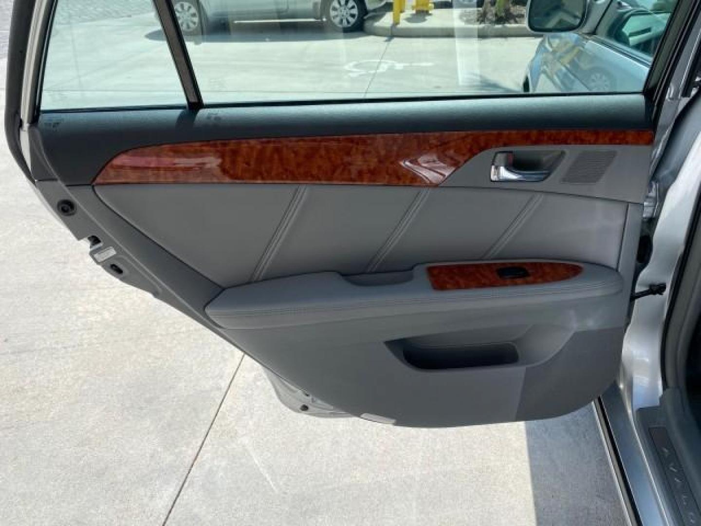 2007 Titanium Metallic /Graphite Toyota Avalon SUNROOF Limited LOW MILES 48,568 (4T1BK36B57U) with an 3.5L DOHC EFI 24-Valve V6 Engine engine, Automatic transmission, located at 4701 North Dixie Hwy, Pompano Beach, FL, 33064, (954) 422-2889, 26.240938, -80.123474 - OUR WEBPAGE FLORIDACARS1.COM HAS OVER 100 PHOTOS AND FREE CARFAX LINK 2007 Toyota Avalon LIMITED Sedan 4 DR 3.5L V6 F DOHC 24V Gasoline 28 MPG Front Wheel Drive Features A/C Seat(s) ABS Brakes Air Conditioning Alloy Wheels AM/FM Stereo Automatic Transmission Auxiliary Audio Input Cassette Player CD- Photo#79