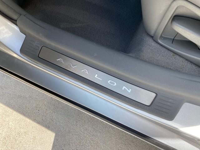 2007 Titanium Metallic /Graphite Toyota Avalon SUNROOF Limited LOW MILES 48,568 (4T1BK36B57U) with an 3.5L DOHC EFI 24-Valve V6 Engine engine, Automatic transmission, located at 4701 North Dixie Hwy, Pompano Beach, FL, 33064, (954) 422-2889, 26.240938, -80.123474 - OUR WEBPAGE FLORIDACARS1.COM HAS OVER 100 PHOTOS AND FREE CARFAX LINK 2007 Toyota Avalon LIMITED Sedan 4 DR 3.5L V6 F DOHC 24V Gasoline 28 MPG Front Wheel Drive Features A/C Seat(s) ABS Brakes Air Conditioning Alloy Wheels AM/FM Stereo Automatic Transmission Auxiliary Audio Input Cassette Player CD - Photo#80