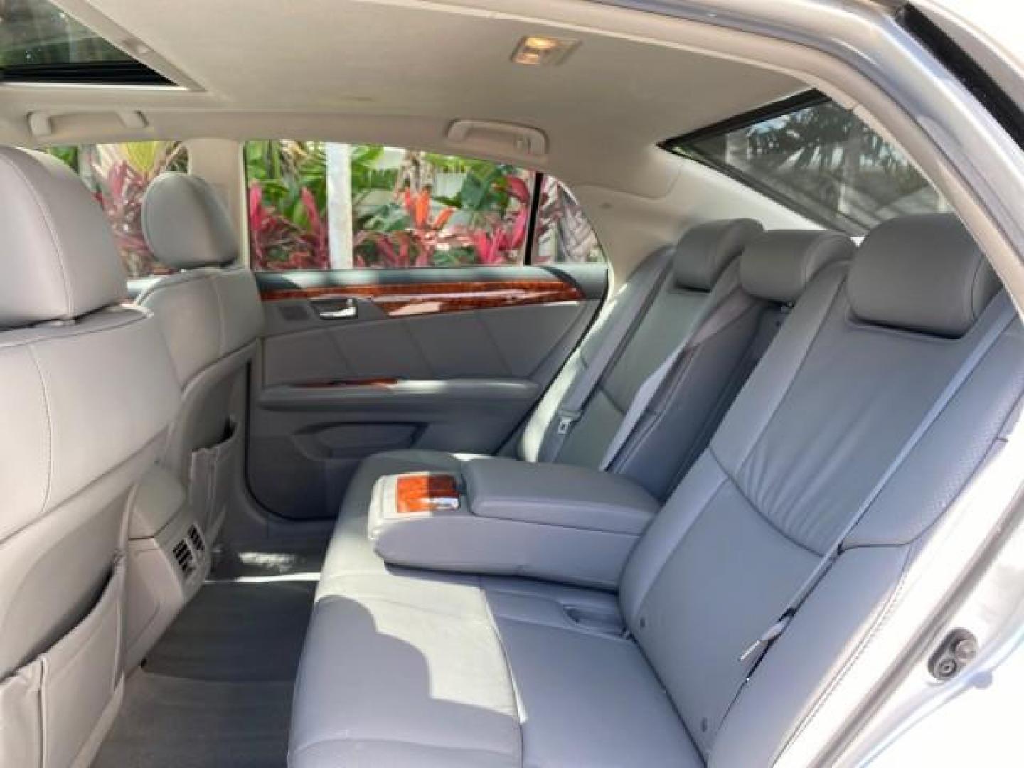 2007 Titanium Metallic /Graphite Toyota Avalon SUNROOF Limited LOW MILES 48,568 (4T1BK36B57U) with an 3.5L DOHC EFI 24-Valve V6 Engine engine, Automatic transmission, located at 4701 North Dixie Hwy, Pompano Beach, FL, 33064, (954) 422-2889, 26.240938, -80.123474 - OUR WEBPAGE FLORIDACARS1.COM HAS OVER 100 PHOTOS AND FREE CARFAX LINK 2007 Toyota Avalon LIMITED Sedan 4 DR 3.5L V6 F DOHC 24V Gasoline 28 MPG Front Wheel Drive Features A/C Seat(s) ABS Brakes Air Conditioning Alloy Wheels AM/FM Stereo Automatic Transmission Auxiliary Audio Input Cassette Player CD- Photo#81