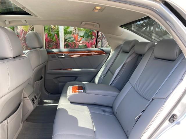 2007 Titanium Metallic /Graphite Toyota Avalon SUNROOF Limited LOW MILES 48,568 (4T1BK36B57U) with an 3.5L DOHC EFI 24-Valve V6 Engine engine, Automatic transmission, located at 4701 North Dixie Hwy, Pompano Beach, FL, 33064, (954) 422-2889, 26.240938, -80.123474 - OUR WEBPAGE FLORIDACARS1.COM HAS OVER 100 PHOTOS AND FREE CARFAX LINK 2007 Toyota Avalon LIMITED Sedan 4 DR 3.5L V6 F DOHC 24V Gasoline 28 MPG Front Wheel Drive Features A/C Seat(s) ABS Brakes Air Conditioning Alloy Wheels AM/FM Stereo Automatic Transmission Auxiliary Audio Input Cassette Player CD - Photo#81