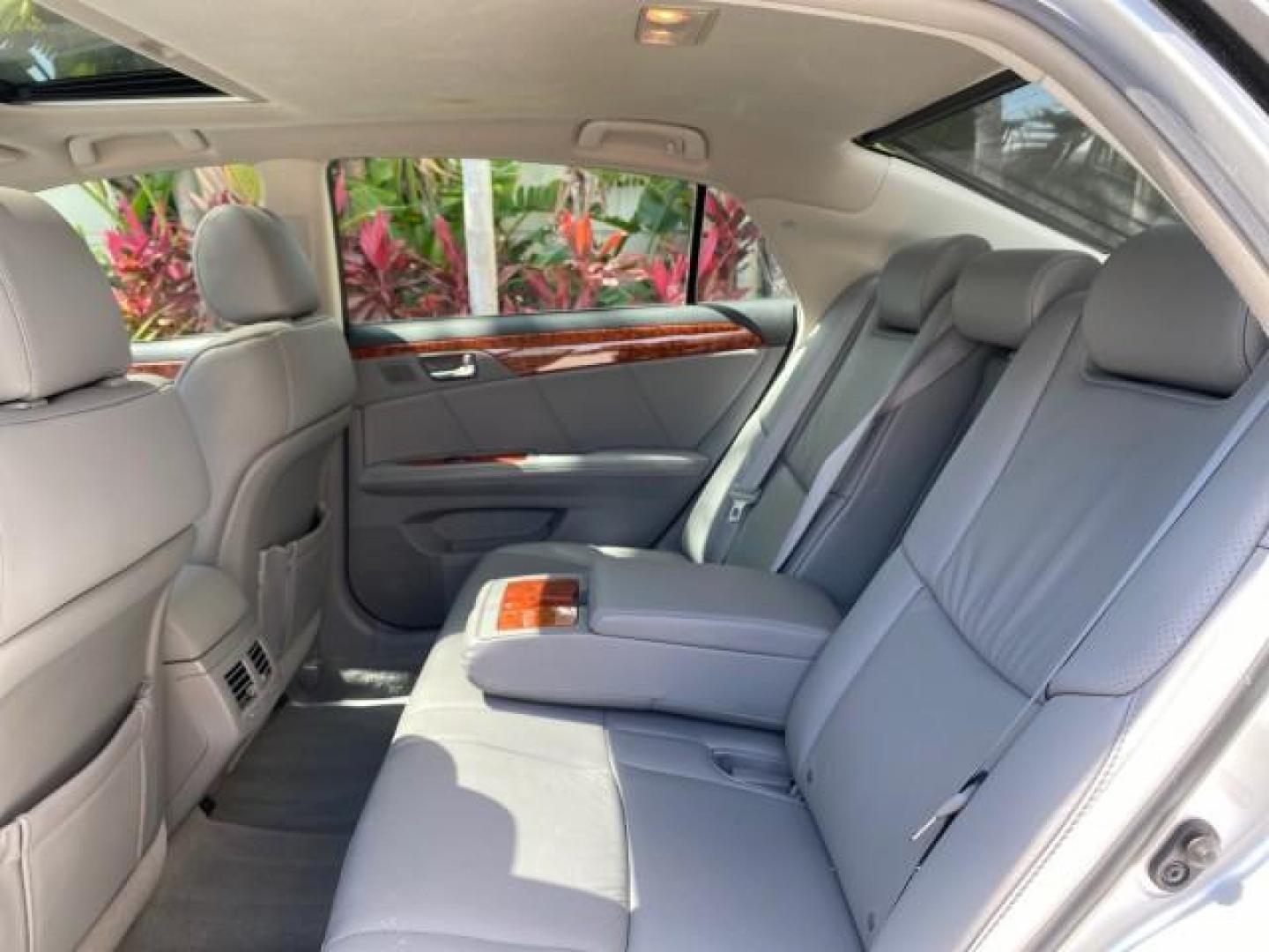 2007 Titanium Metallic /Graphite Toyota Avalon SUNROOF Limited LOW MILES 48,568 (4T1BK36B57U) with an 3.5L DOHC EFI 24-Valve V6 Engine engine, Automatic transmission, located at 4701 North Dixie Hwy, Pompano Beach, FL, 33064, (954) 422-2889, 26.240938, -80.123474 - OUR WEBPAGE FLORIDACARS1.COM HAS OVER 100 PHOTOS AND FREE CARFAX LINK 2007 Toyota Avalon LIMITED Sedan 4 DR 3.5L V6 F DOHC 24V Gasoline 28 MPG Front Wheel Drive Features A/C Seat(s) ABS Brakes Air Conditioning Alloy Wheels AM/FM Stereo Automatic Transmission Auxiliary Audio Input Cassette Player CD- Photo#82