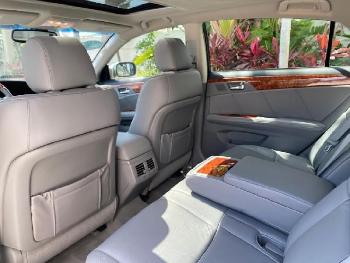 2007 Titanium Metallic /Graphite Toyota Avalon SUNROOF Limited LOW MILES 48,568 (4T1BK36B57U) with an 3.5L DOHC EFI 24-Valve V6 Engine engine, Automatic transmission, located at 4701 North Dixie Hwy, Pompano Beach, FL, 33064, (954) 422-2889, 26.240938, -80.123474 - OUR WEBPAGE FLORIDACARS1.COM HAS OVER 100 PHOTOS AND FREE CARFAX LINK 2007 Toyota Avalon LIMITED Sedan 4 DR 3.5L V6 F DOHC 24V Gasoline 28 MPG Front Wheel Drive Features A/C Seat(s) ABS Brakes Air Conditioning Alloy Wheels AM/FM Stereo Automatic Transmission Auxiliary Audio Input Cassette Player CD- Photo#84