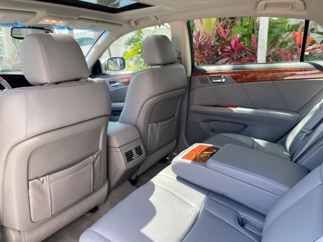 2007 Titanium Metallic /Graphite Toyota Avalon SUNROOF Limited LOW MILES 48,568 (4T1BK36B57U) with an 3.5L DOHC EFI 24-Valve V6 Engine engine, Automatic transmission, located at 4701 North Dixie Hwy, Pompano Beach, FL, 33064, (954) 422-2889, 26.240938, -80.123474 - OUR WEBPAGE FLORIDACARS1.COM HAS OVER 100 PHOTOS AND FREE CARFAX LINK 2007 Toyota Avalon LIMITED Sedan 4 DR 3.5L V6 F DOHC 24V Gasoline 28 MPG Front Wheel Drive Features A/C Seat(s) ABS Brakes Air Conditioning Alloy Wheels AM/FM Stereo Automatic Transmission Auxiliary Audio Input Cassette Player CD - Photo#84