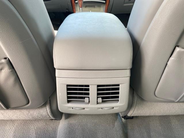 2007 Titanium Metallic /Graphite Toyota Avalon SUNROOF Limited LOW MILES 48,568 (4T1BK36B57U) with an 3.5L DOHC EFI 24-Valve V6 Engine engine, Automatic transmission, located at 4701 North Dixie Hwy, Pompano Beach, FL, 33064, (954) 422-2889, 26.240938, -80.123474 - OUR WEBPAGE FLORIDACARS1.COM HAS OVER 100 PHOTOS AND FREE CARFAX LINK 2007 Toyota Avalon LIMITED Sedan 4 DR 3.5L V6 F DOHC 24V Gasoline 28 MPG Front Wheel Drive Features A/C Seat(s) ABS Brakes Air Conditioning Alloy Wheels AM/FM Stereo Automatic Transmission Auxiliary Audio Input Cassette Player CD - Photo#86