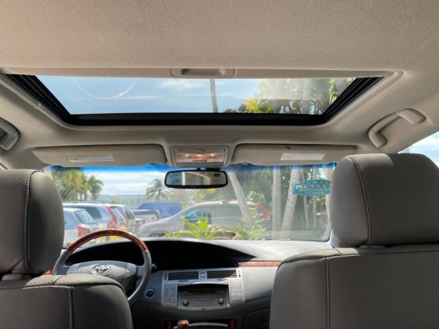 2007 Titanium Metallic /Graphite Toyota Avalon SUNROOF Limited LOW MILES 48,568 (4T1BK36B57U) with an 3.5L DOHC EFI 24-Valve V6 Engine engine, Automatic transmission, located at 4701 North Dixie Hwy, Pompano Beach, FL, 33064, (954) 422-2889, 26.240938, -80.123474 - OUR WEBPAGE FLORIDACARS1.COM HAS OVER 100 PHOTOS AND FREE CARFAX LINK 2007 Toyota Avalon LIMITED Sedan 4 DR 3.5L V6 F DOHC 24V Gasoline 28 MPG Front Wheel Drive Features A/C Seat(s) ABS Brakes Air Conditioning Alloy Wheels AM/FM Stereo Automatic Transmission Auxiliary Audio Input Cassette Player CD- Photo#87