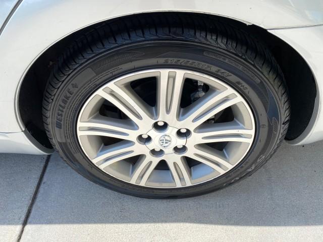 2007 Titanium Metallic /Graphite Toyota Avalon SUNROOF Limited LOW MILES 48,568 (4T1BK36B57U) with an 3.5L DOHC EFI 24-Valve V6 Engine engine, Automatic transmission, located at 4701 North Dixie Hwy, Pompano Beach, FL, 33064, (954) 422-2889, 26.240938, -80.123474 - OUR WEBPAGE FLORIDACARS1.COM HAS OVER 100 PHOTOS AND FREE CARFAX LINK 2007 Toyota Avalon LIMITED Sedan 4 DR 3.5L V6 F DOHC 24V Gasoline 28 MPG Front Wheel Drive Features A/C Seat(s) ABS Brakes Air Conditioning Alloy Wheels AM/FM Stereo Automatic Transmission Auxiliary Audio Input Cassette Player CD - Photo#91