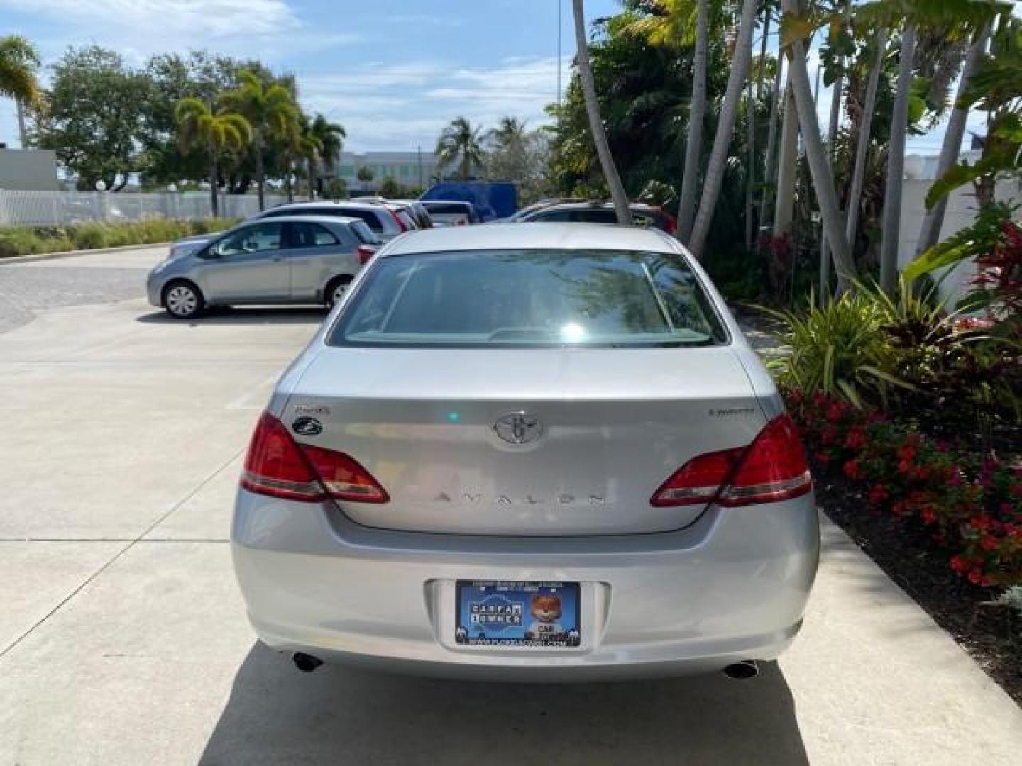 2007 Titanium Metallic /Graphite Toyota Avalon SUNROOF Limited LOW MILES 48,568 (4T1BK36B57U) with an 3.5L DOHC EFI 24-Valve V6 Engine engine, Automatic transmission, located at 4701 North Dixie Hwy, Pompano Beach, FL, 33064, (954) 422-2889, 26.240938, -80.123474 - OUR WEBPAGE FLORIDACARS1.COM HAS OVER 100 PHOTOS AND FREE CARFAX LINK 2007 Toyota Avalon LIMITED Sedan 4 DR 3.5L V6 F DOHC 24V Gasoline 28 MPG Front Wheel Drive Features A/C Seat(s) ABS Brakes Air Conditioning Alloy Wheels AM/FM Stereo Automatic Transmission Auxiliary Audio Input Cassette Player CD- Photo#96