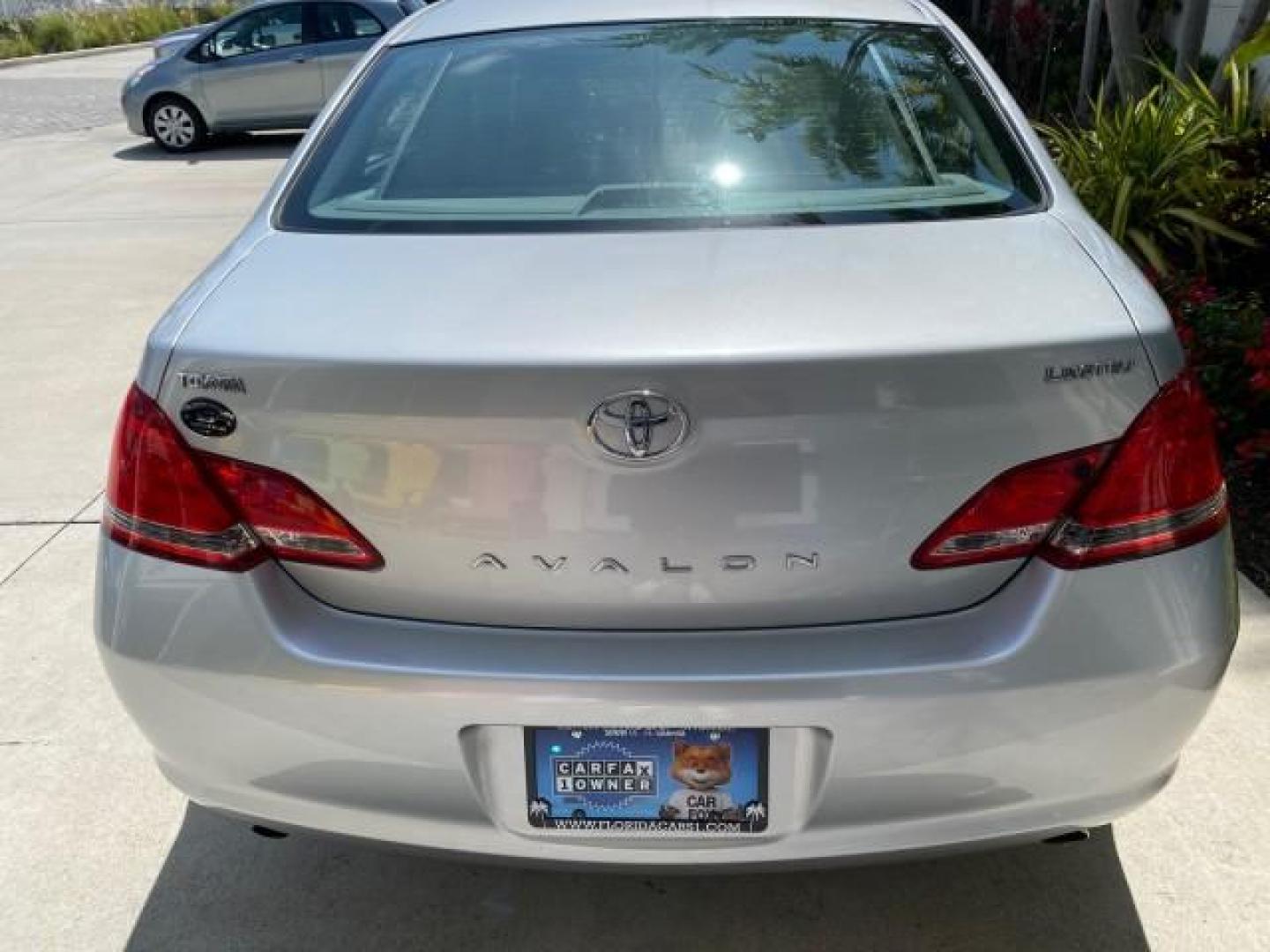 2007 Titanium Metallic /Graphite Toyota Avalon SUNROOF Limited LOW MILES 48,568 (4T1BK36B57U) with an 3.5L DOHC EFI 24-Valve V6 Engine engine, Automatic transmission, located at 4701 North Dixie Hwy, Pompano Beach, FL, 33064, (954) 422-2889, 26.240938, -80.123474 - OUR WEBPAGE FLORIDACARS1.COM HAS OVER 100 PHOTOS AND FREE CARFAX LINK 2007 Toyota Avalon LIMITED Sedan 4 DR 3.5L V6 F DOHC 24V Gasoline 28 MPG Front Wheel Drive Features A/C Seat(s) ABS Brakes Air Conditioning Alloy Wheels AM/FM Stereo Automatic Transmission Auxiliary Audio Input Cassette Player CD- Photo#97