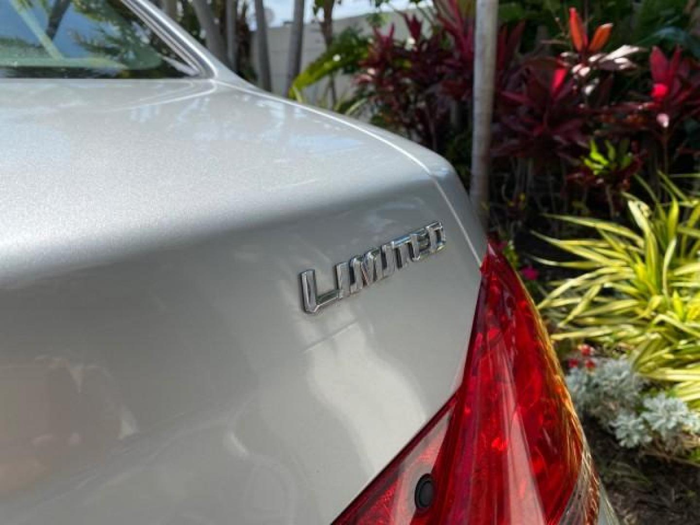 2007 Titanium Metallic /Graphite Toyota Avalon SUNROOF Limited LOW MILES 48,568 (4T1BK36B57U) with an 3.5L DOHC EFI 24-Valve V6 Engine engine, Automatic transmission, located at 4701 North Dixie Hwy, Pompano Beach, FL, 33064, (954) 422-2889, 26.240938, -80.123474 - OUR WEBPAGE FLORIDACARS1.COM HAS OVER 100 PHOTOS AND FREE CARFAX LINK 2007 Toyota Avalon LIMITED Sedan 4 DR 3.5L V6 F DOHC 24V Gasoline 28 MPG Front Wheel Drive Features A/C Seat(s) ABS Brakes Air Conditioning Alloy Wheels AM/FM Stereo Automatic Transmission Auxiliary Audio Input Cassette Player CD- Photo#99